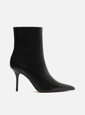 Bota Preta Couro Salto Alto Fino Cano Curto