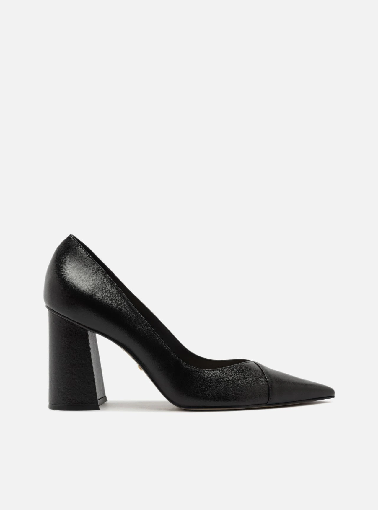 Scarpin Fechado Preto Salto Alto