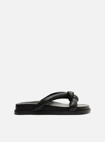 Papete Preta Rasteira Tiras Pillow