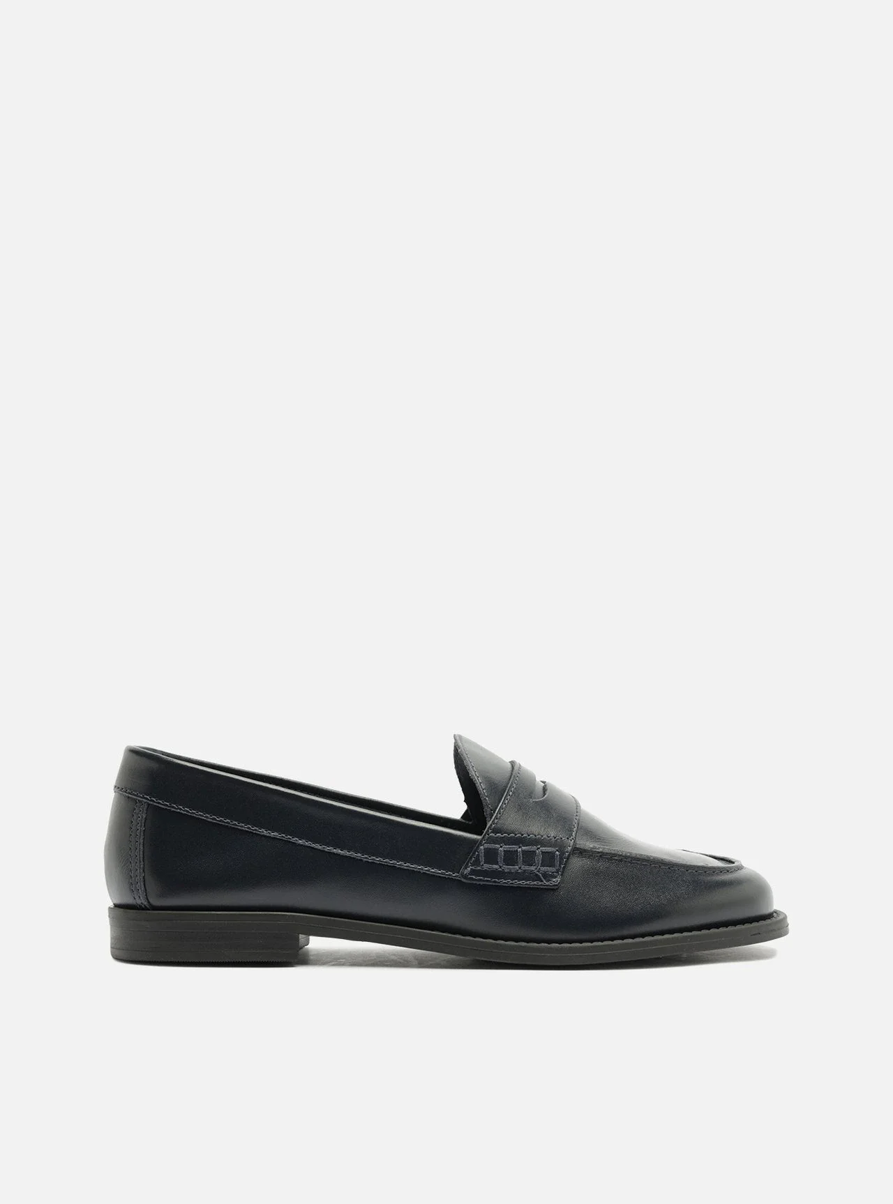 Mocassim Azul Marinho Couro Bico Redondo Tira Classic