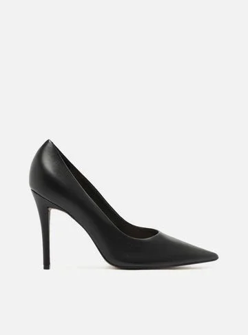 Scarpin Preto Couro Salto Alto Fino Bico Fino