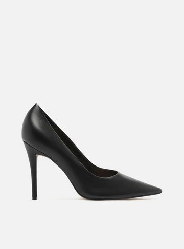 Scarpin Preto Couro Salto Alto Fino Bico Fino