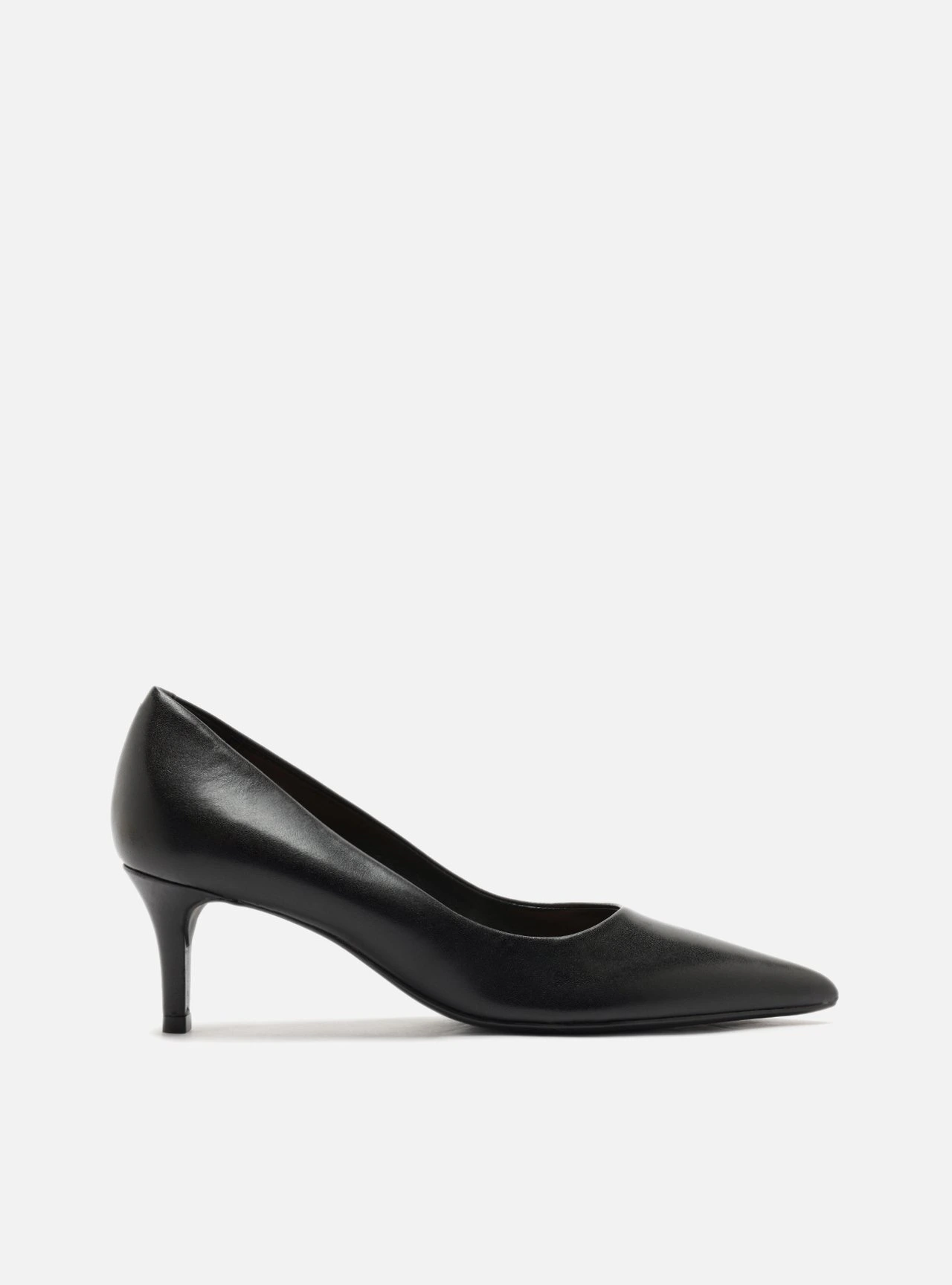 Scarpin Preto Couro Salto Baixo Fino Bico Fino