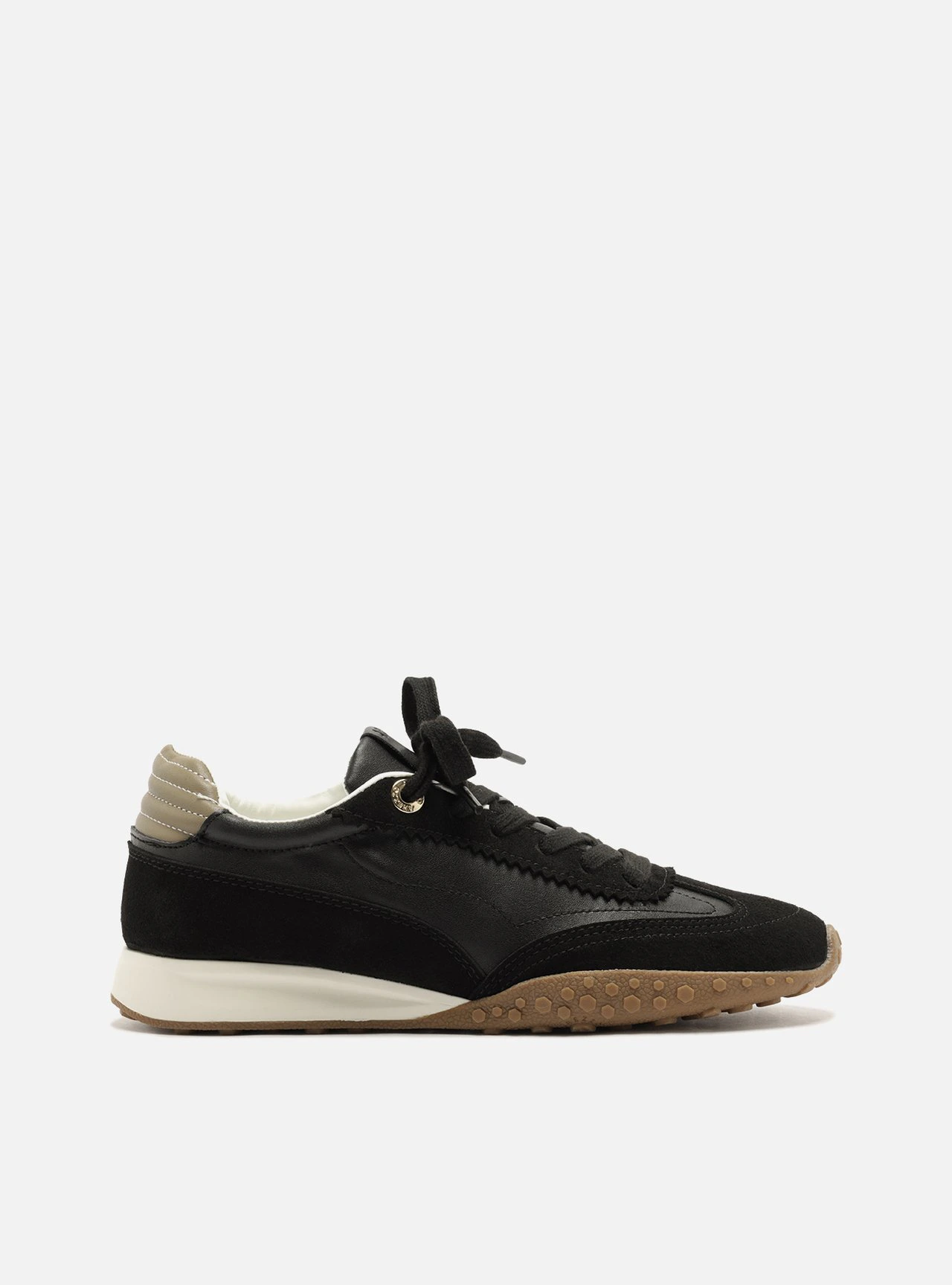 Tênis Preto Solado Esportivo Suede Metais