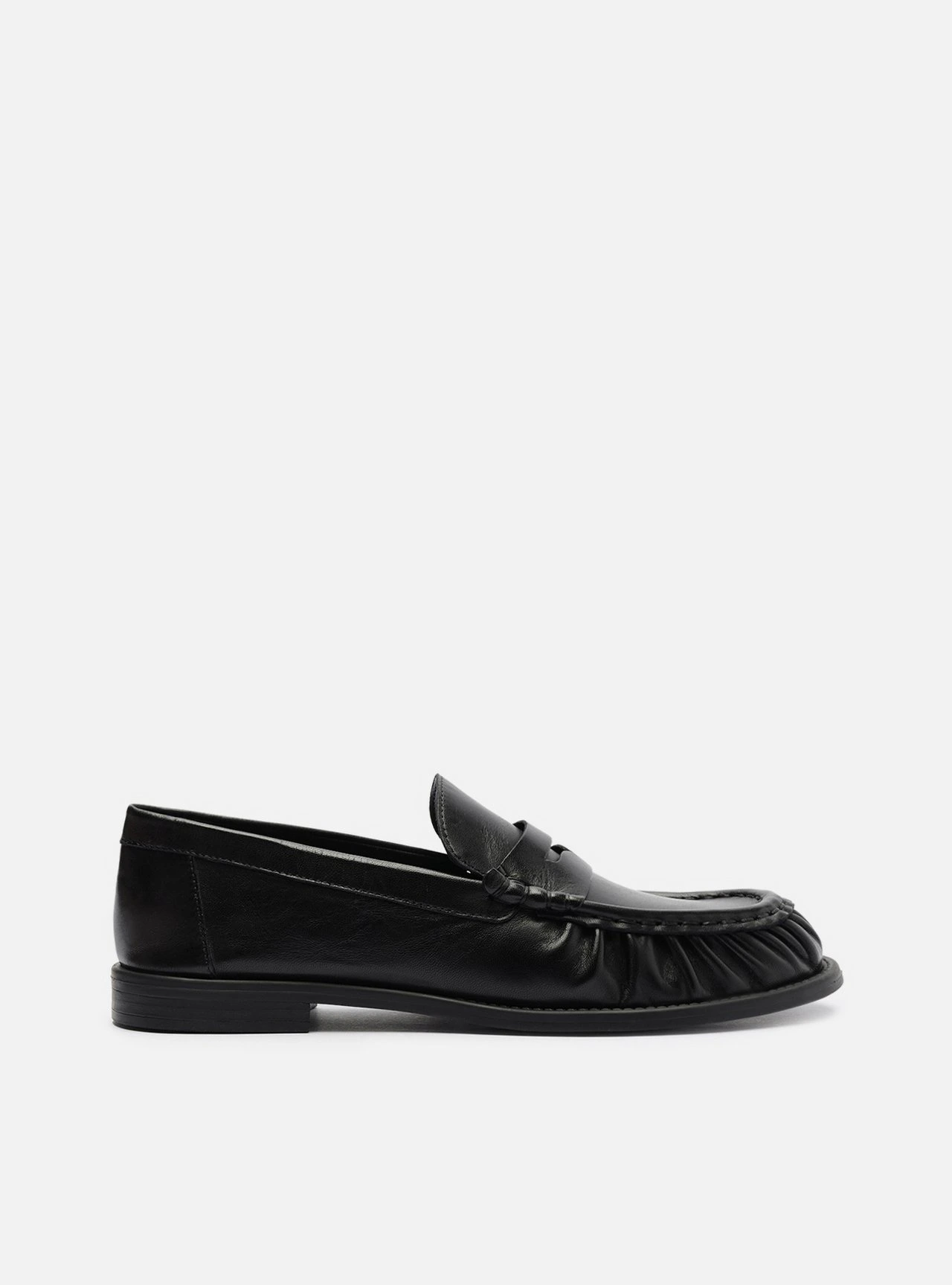 Mocassim Preto Couro Franzido Tira