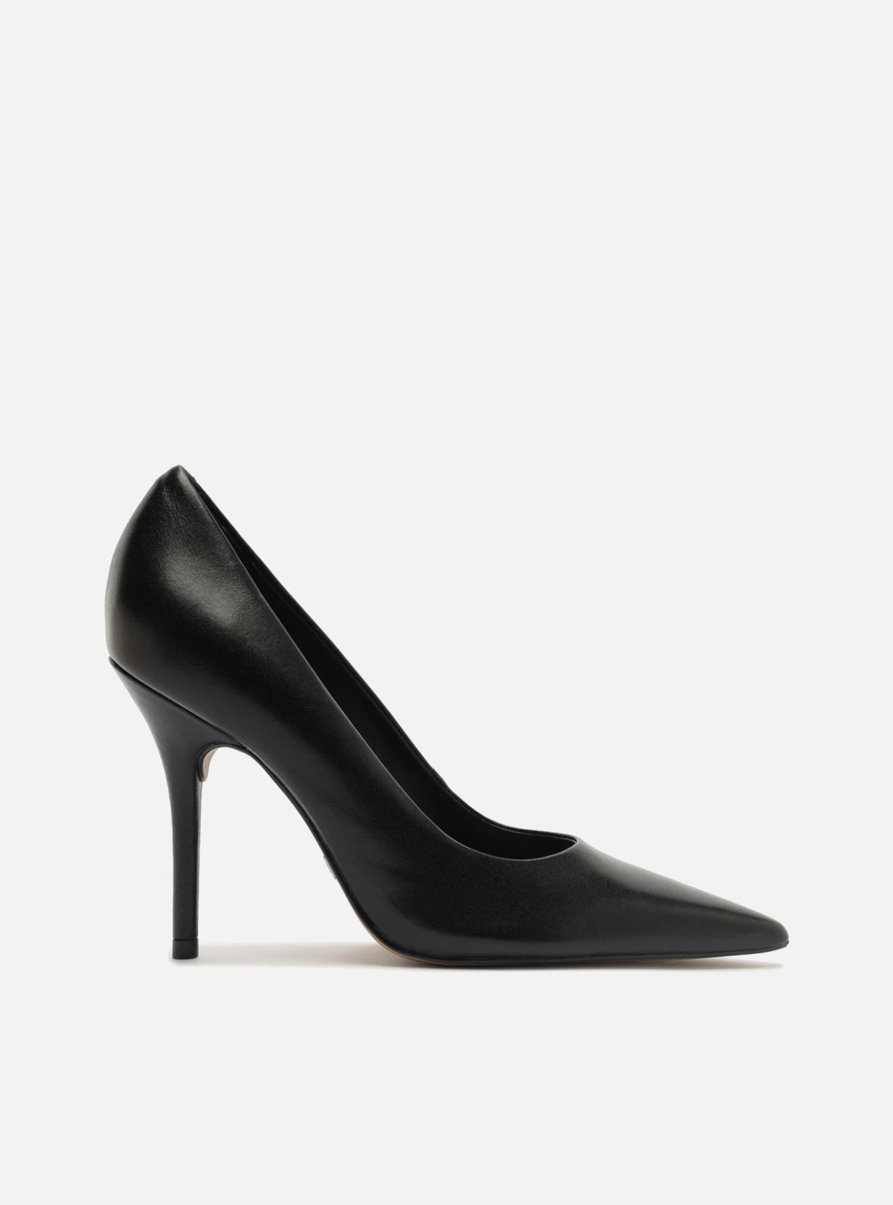 Scarpin Preto Couro Salto Alto Bico Fino Gigi