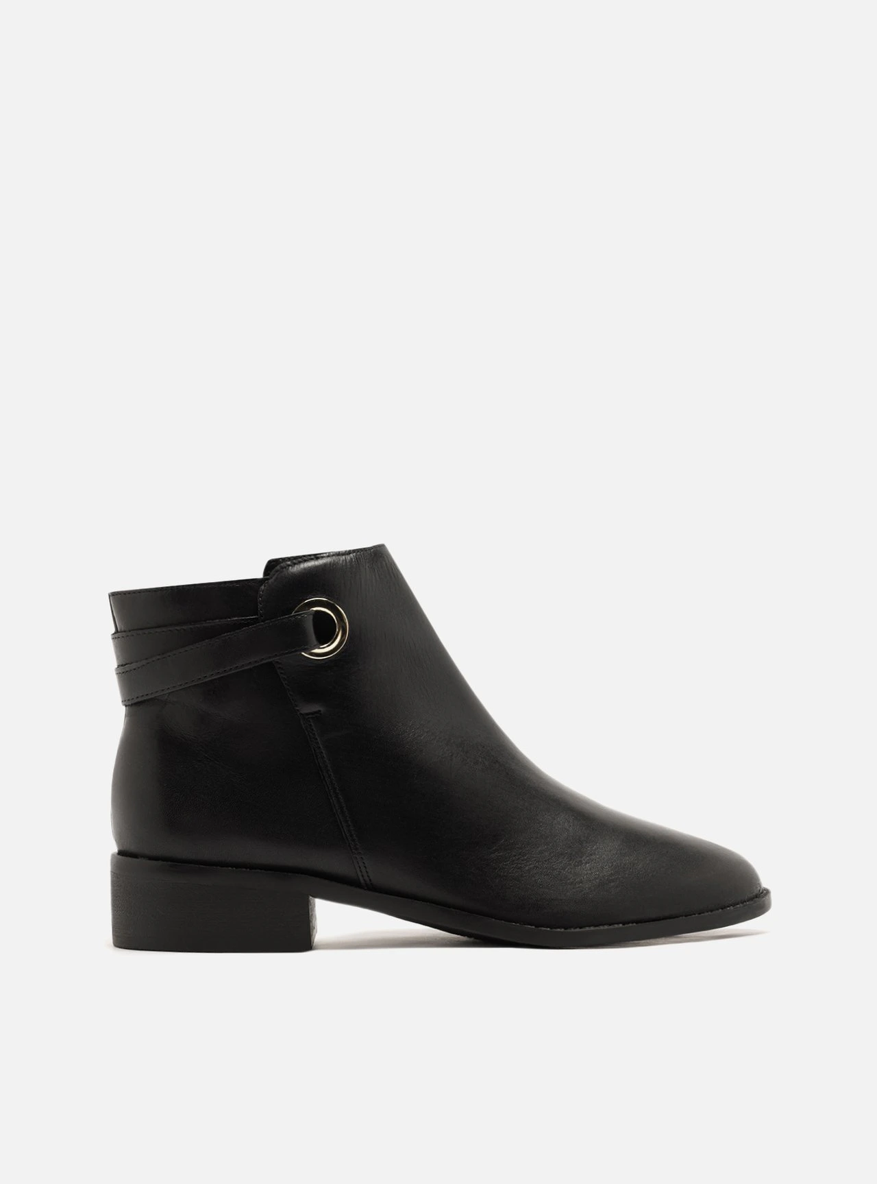 Bota Preta Couro Cano Curto Tiras Ilhós