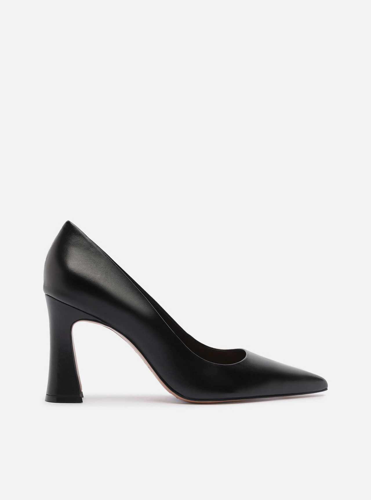Scarpin Preto Couro Salto Alto Bloco Flare