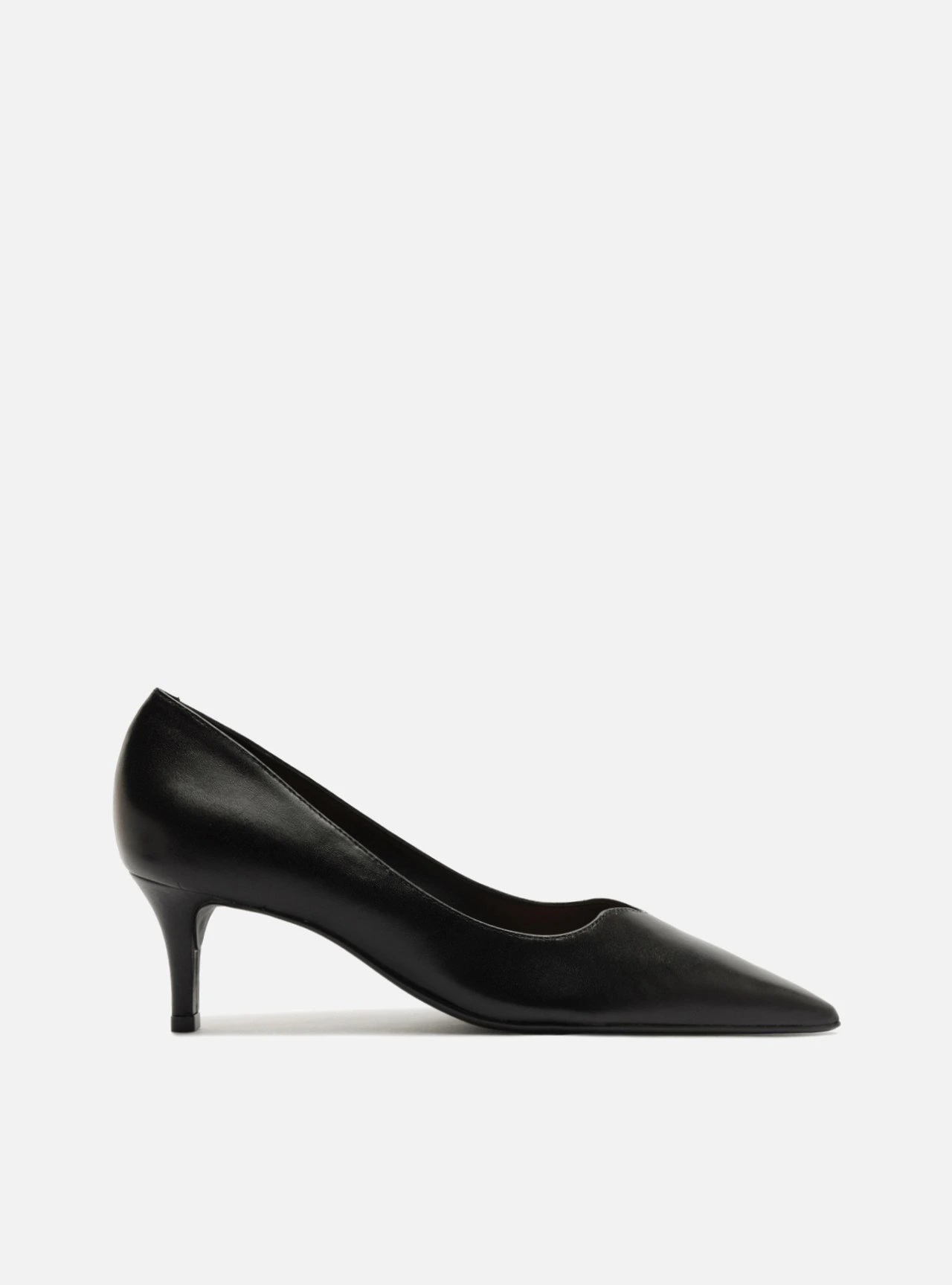 Scarpin Preto Couro Salto Baixo Fino