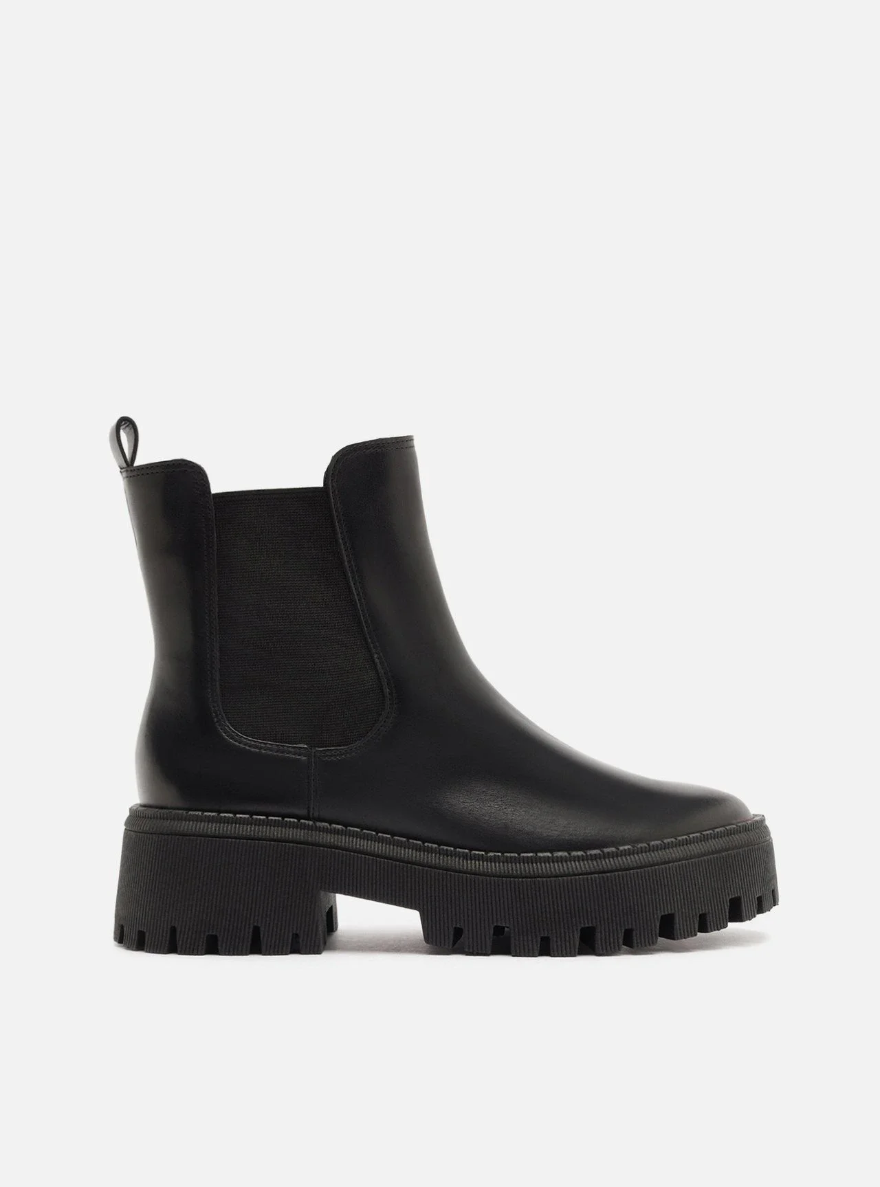 Bota Preta Couro Cano Curto Salto Tratorado