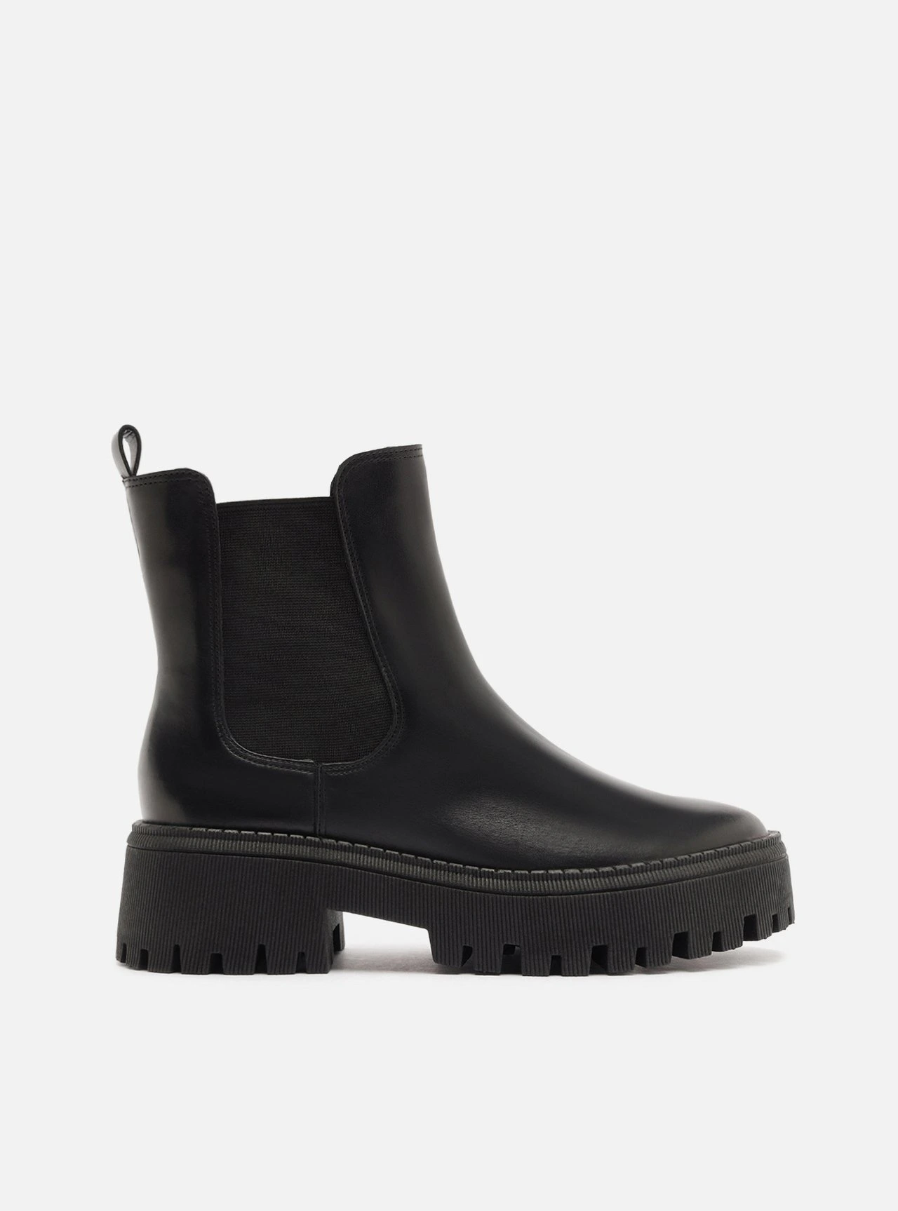 Bota Preta Couro Cano Curto Salto Tratorado