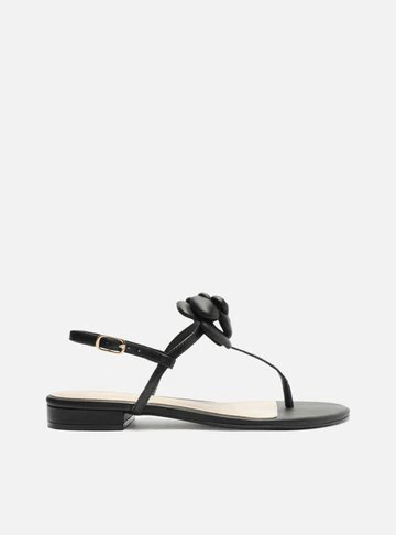 Sandália Preta Couro Salto Baixo Slim Flor
