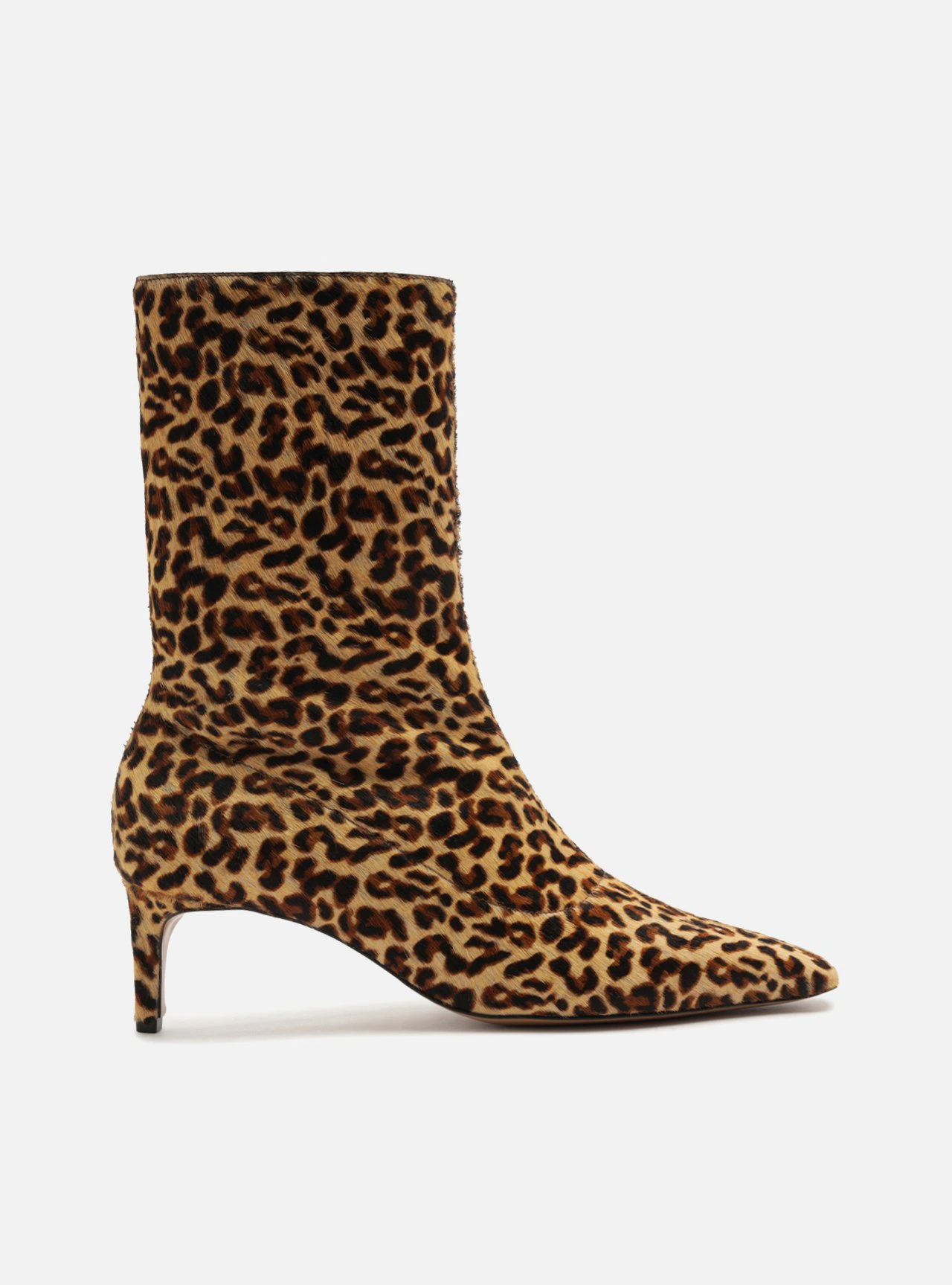 Bota Animal Print Cano Curto Salto Baixo Fino