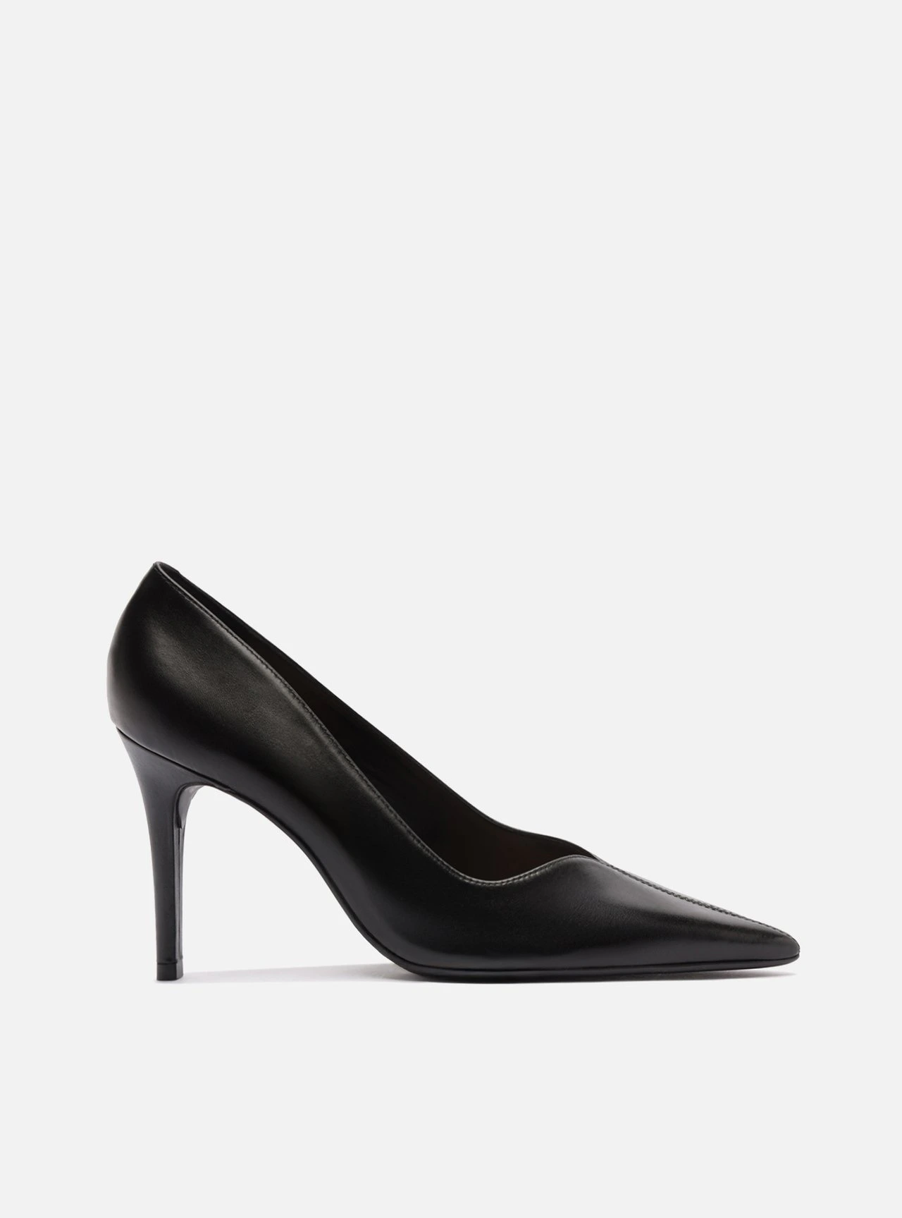 Scarpin Preto Couro Salto Médio Fino Detalhe