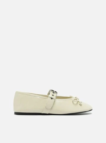 Sapatilha Off-White Verniz Laço