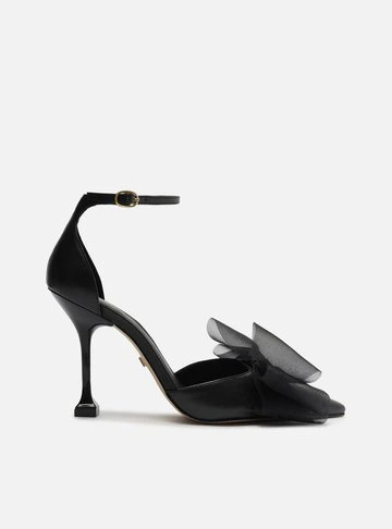 Scarpin Preto Couro Salto Fino Taça Laço