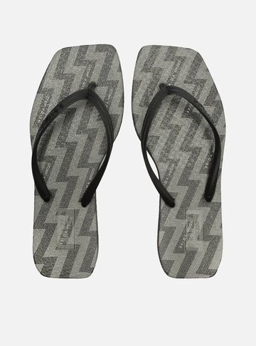 Chinelo de Dedo Preto Square Eletrizzante