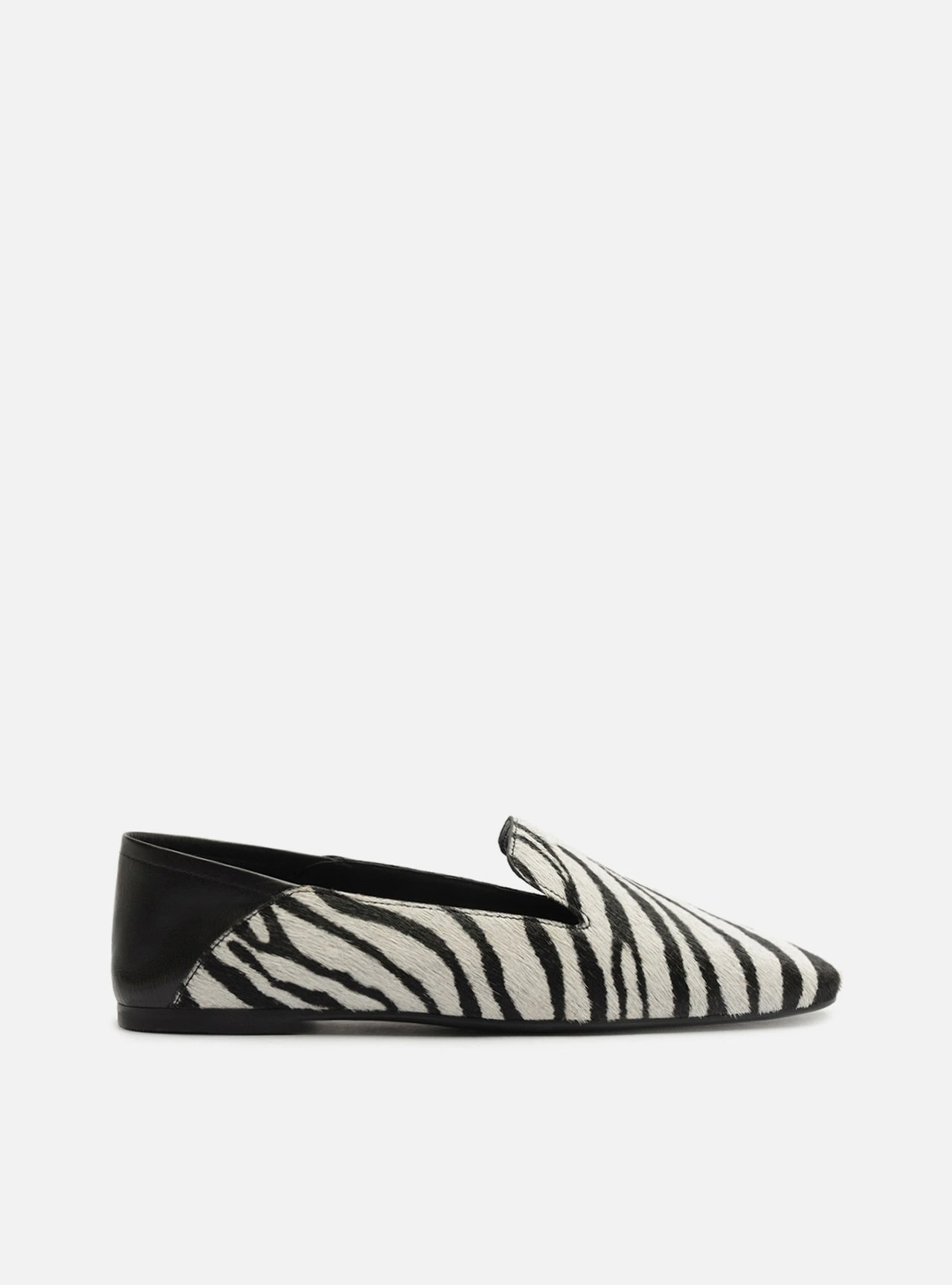 Sapatilha Preta/Branca Bico Quadrado Pelo Zebra