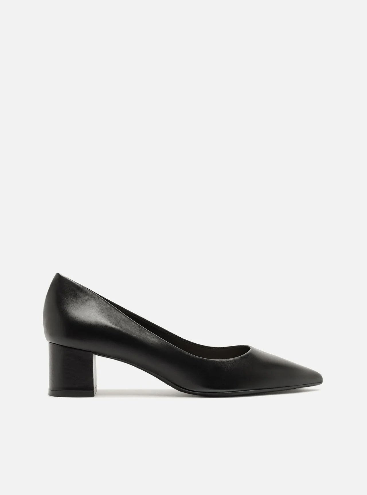 Scarpin Preto Couro Salto Baixo Bloco City