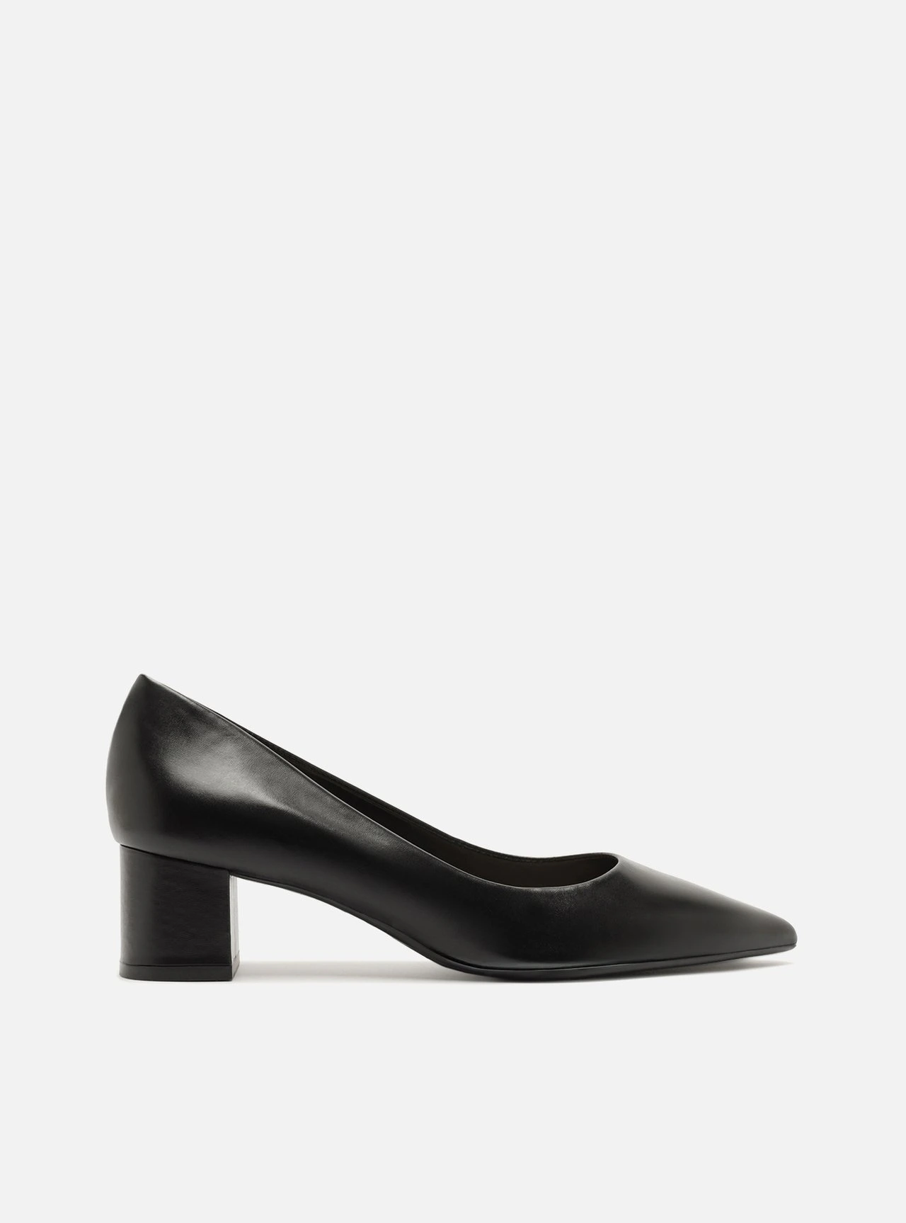 Scarpin Preto Couro Salto Baixo Bloco City