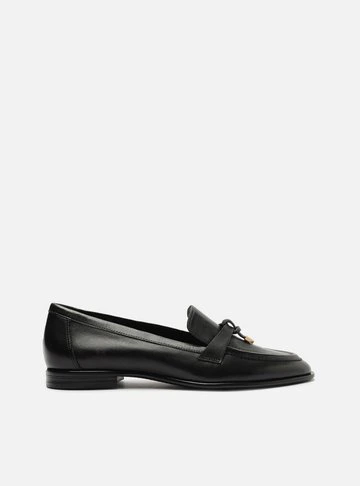 Mocassim Preto Couro Detalhe Tira