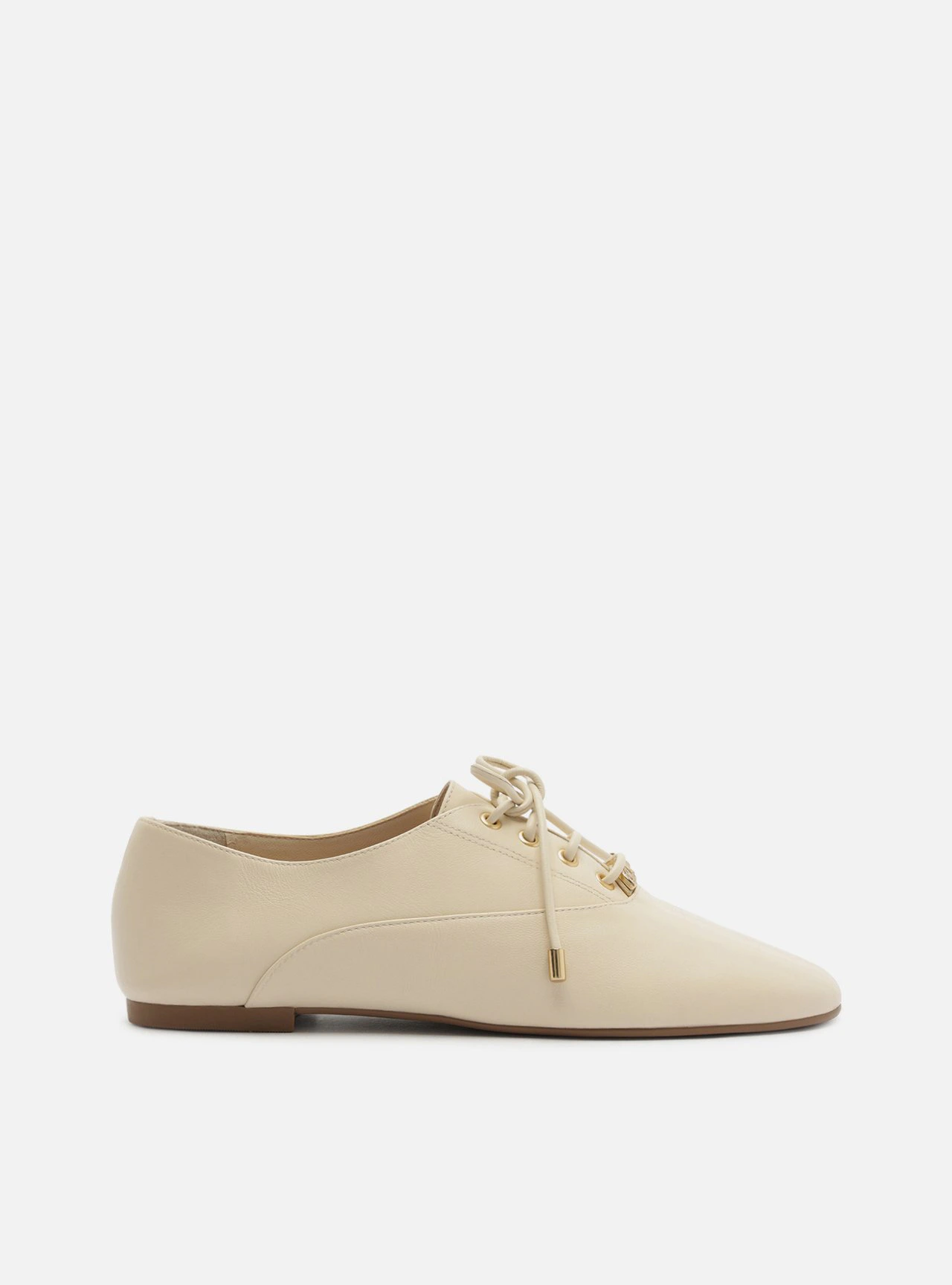 Mocassim Off White Bico Redondo Metais