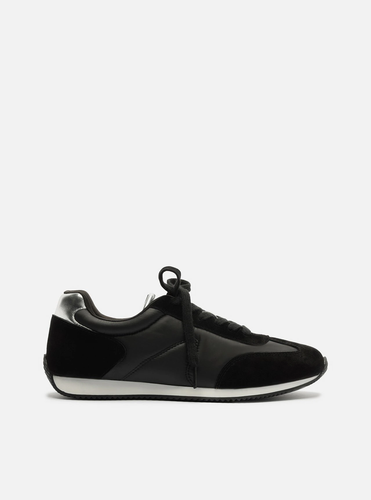Tênis Preto Suede Metais
