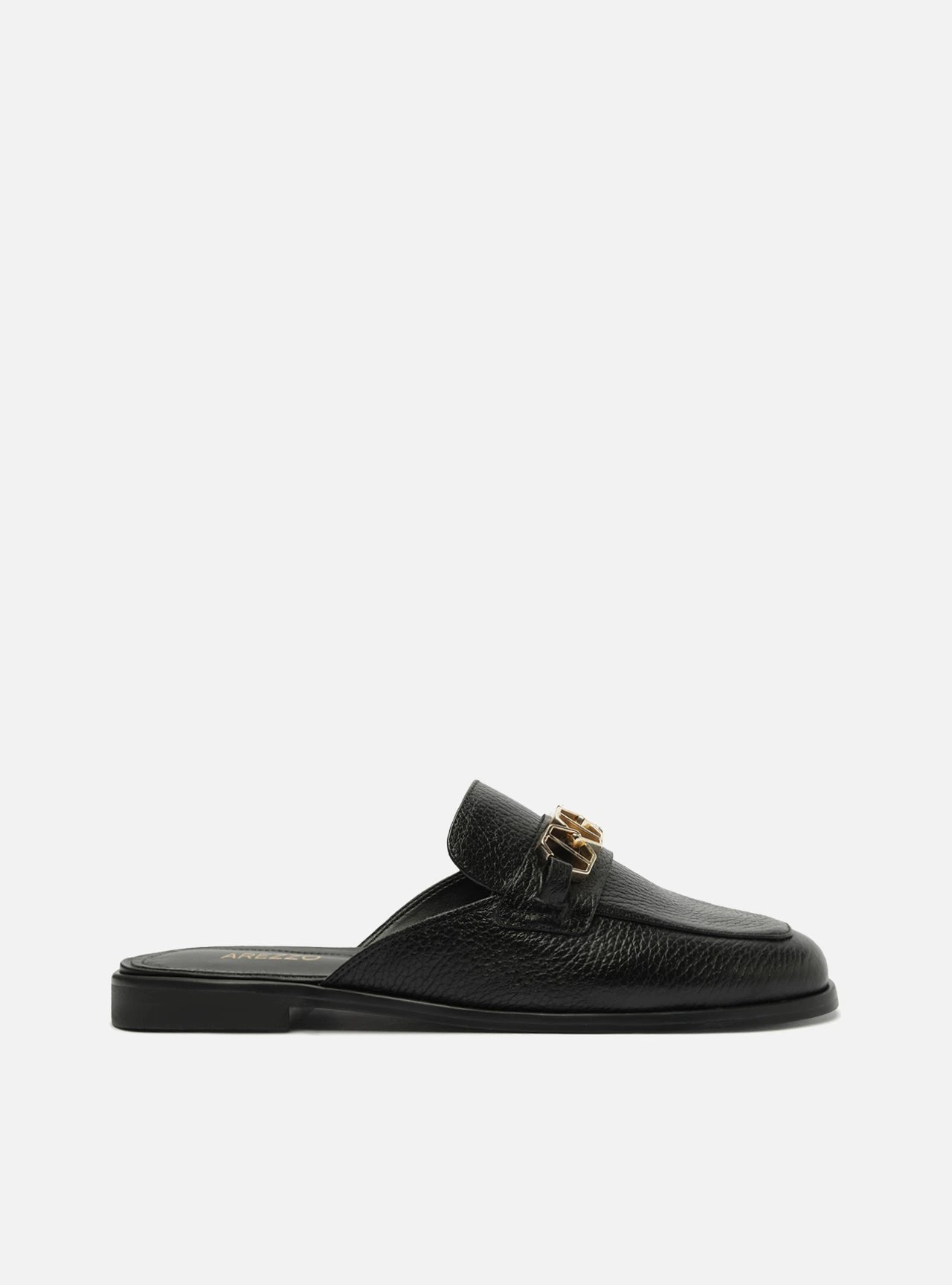 Mule Preto Couro Bico Redondo Metal