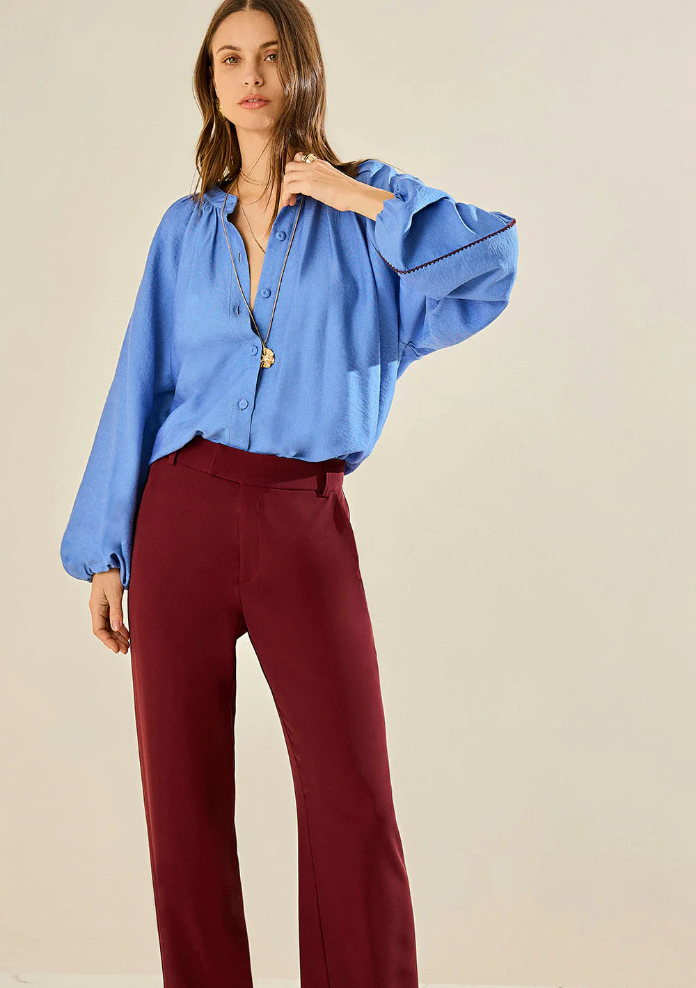 Camisa Morena Rosa Solta Decote Careca Manga Longa Padrão Azul