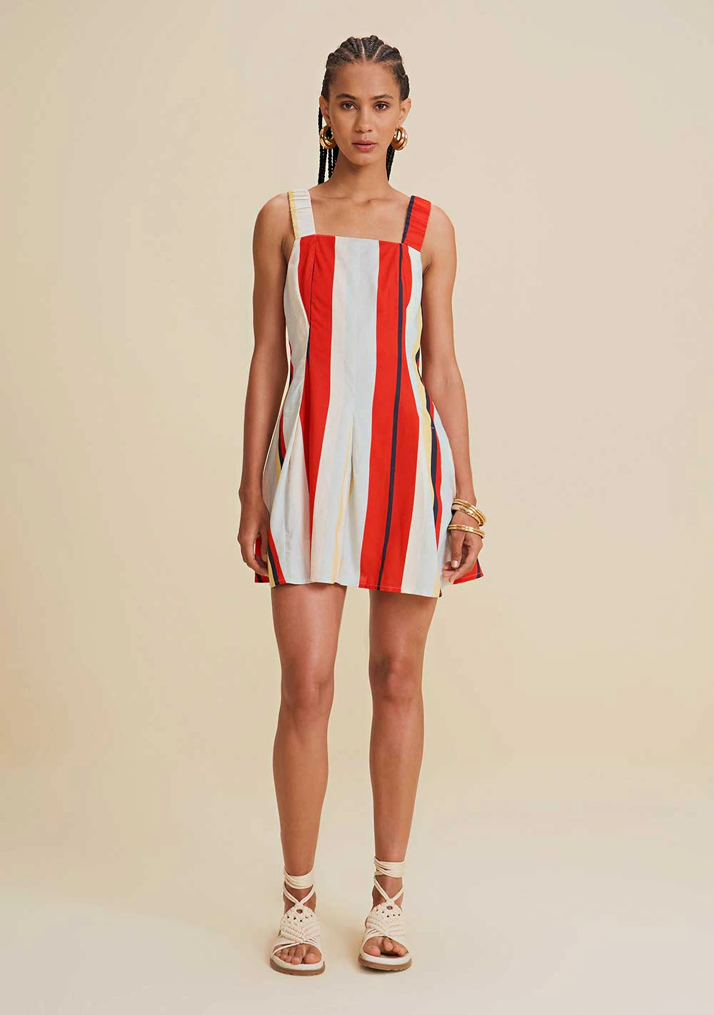 Vestido Morena Rosa Curto Decote Reto Com Lastex Vermelho
