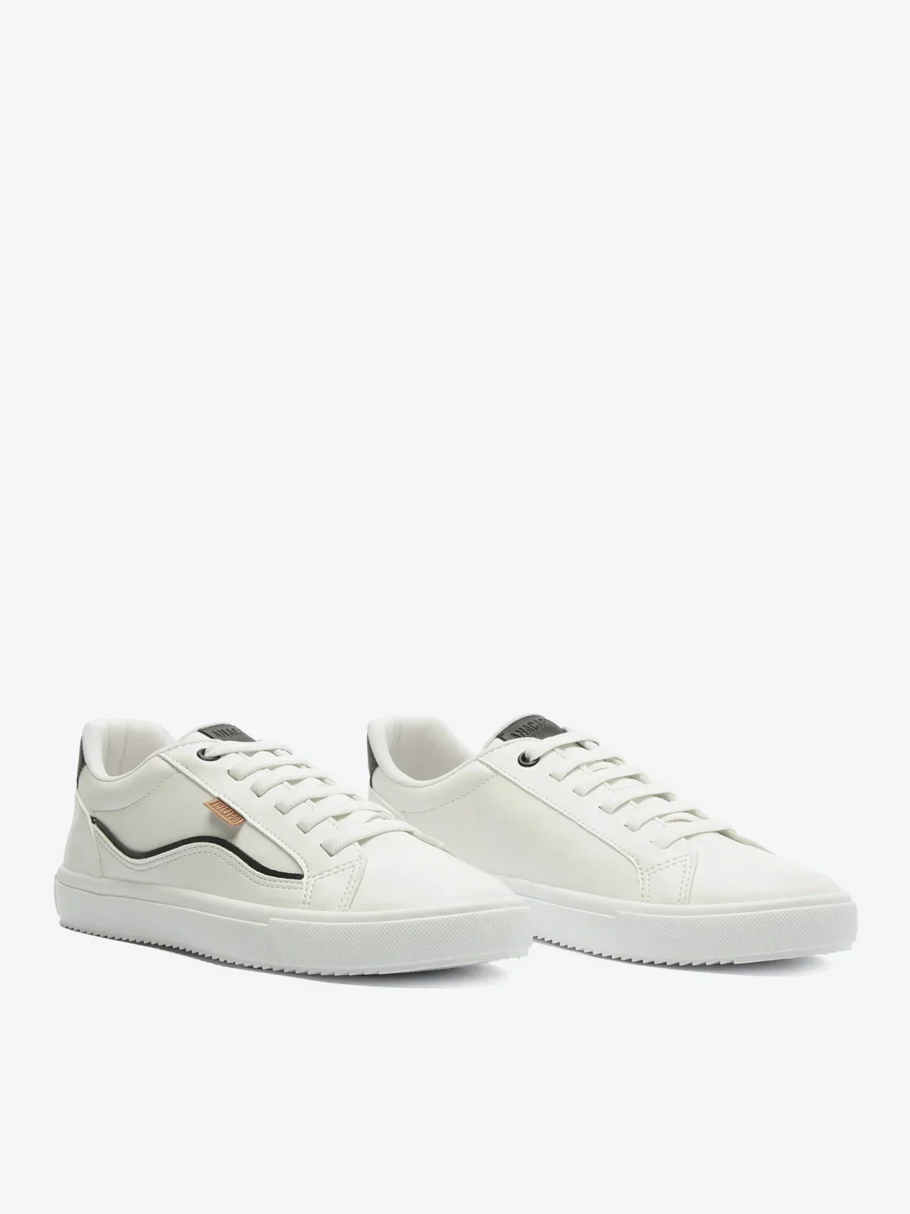 Tênis Detalhe Onda Branco e Preto