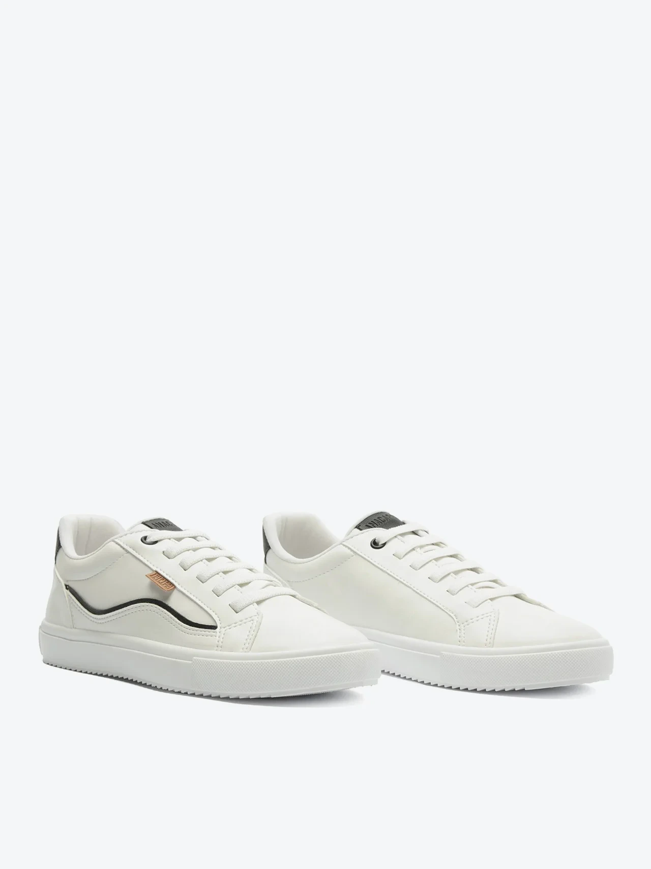 Tênis Detalhe Onda Branco e Preto