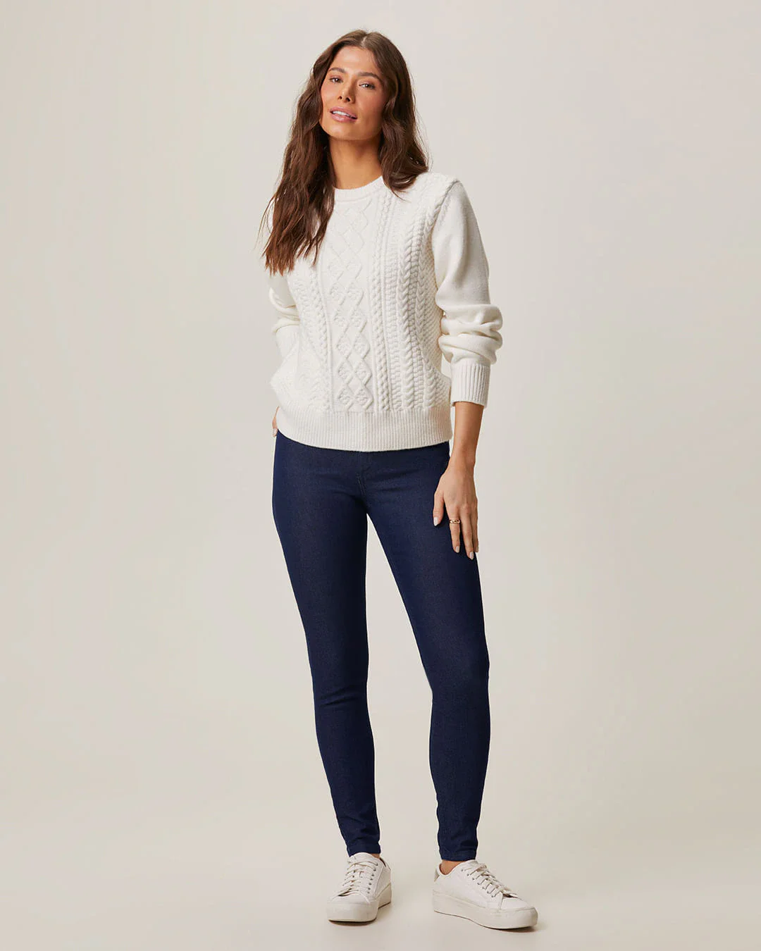 Calça Feminina Cigarrete Cintura Média Em Jeans Com Elastano