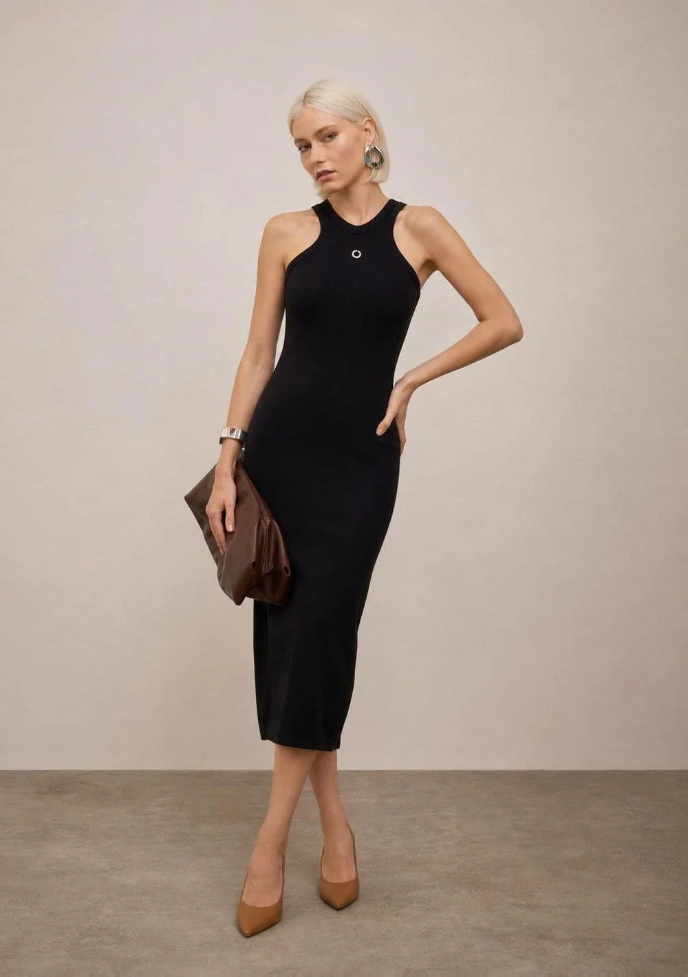 Vestido Iódice Ajustado Decote V Sem Manga Midi Preto
