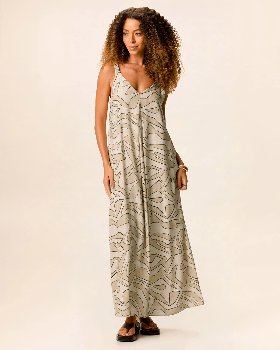 Vestido Longo Feminino Evasê Decote V Em Viscolinho Texturizado
