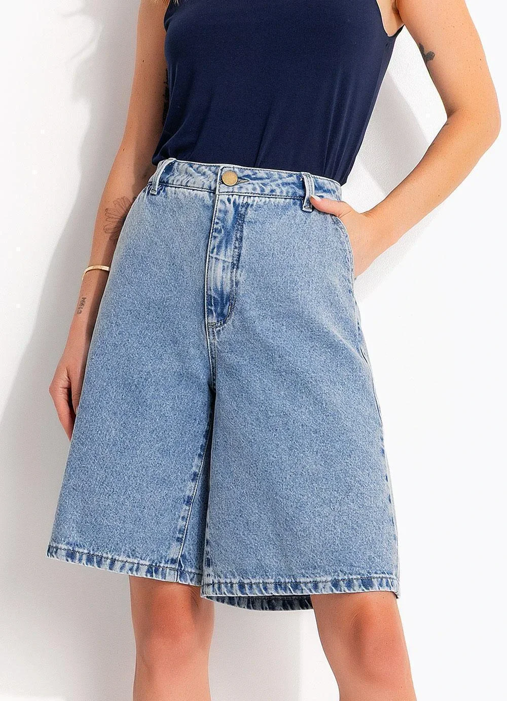 Quintess - Bermuda Azul Claro em Jeans