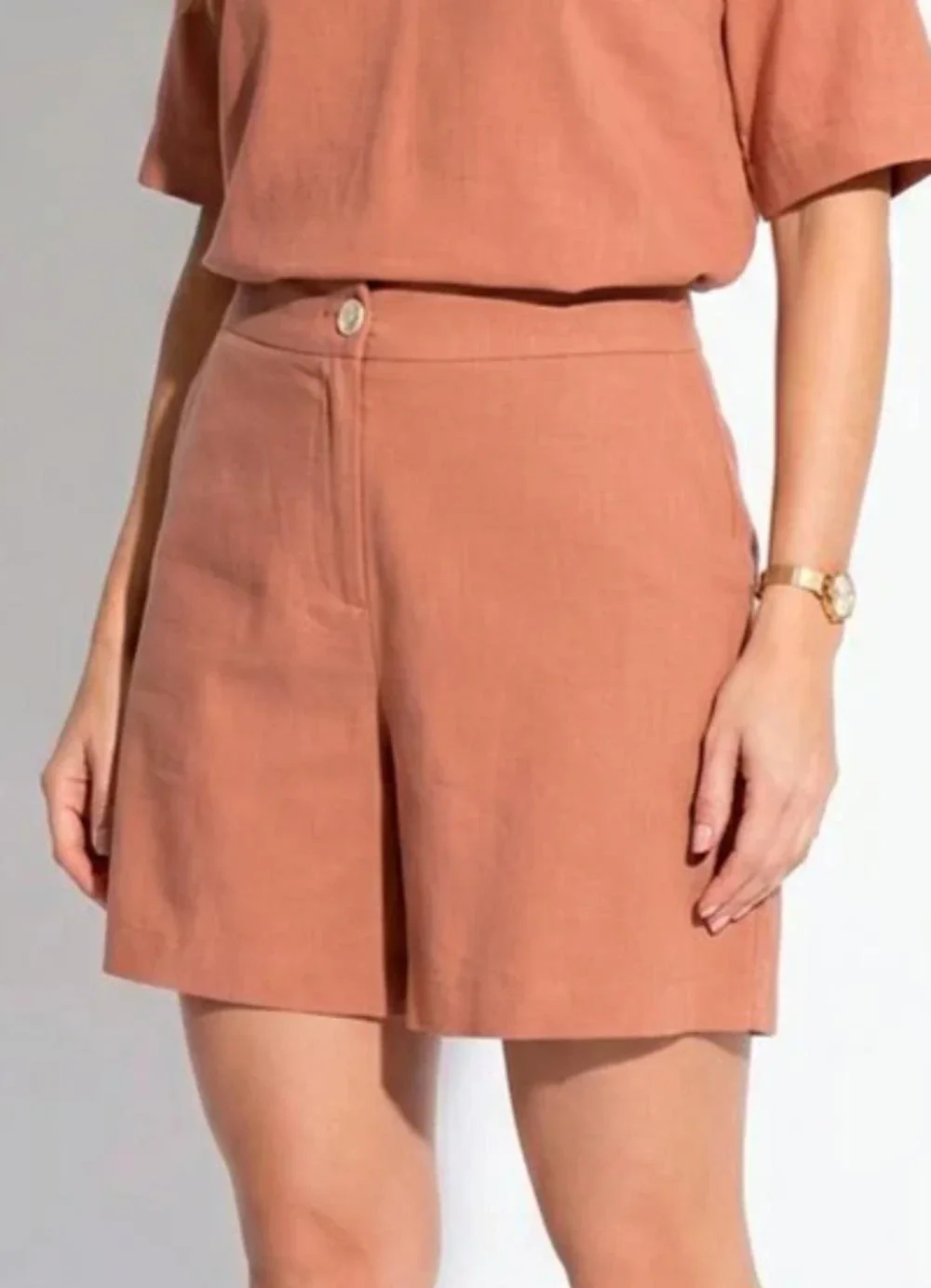 Quintess - Short Marrom Claro em Viscose com Linho