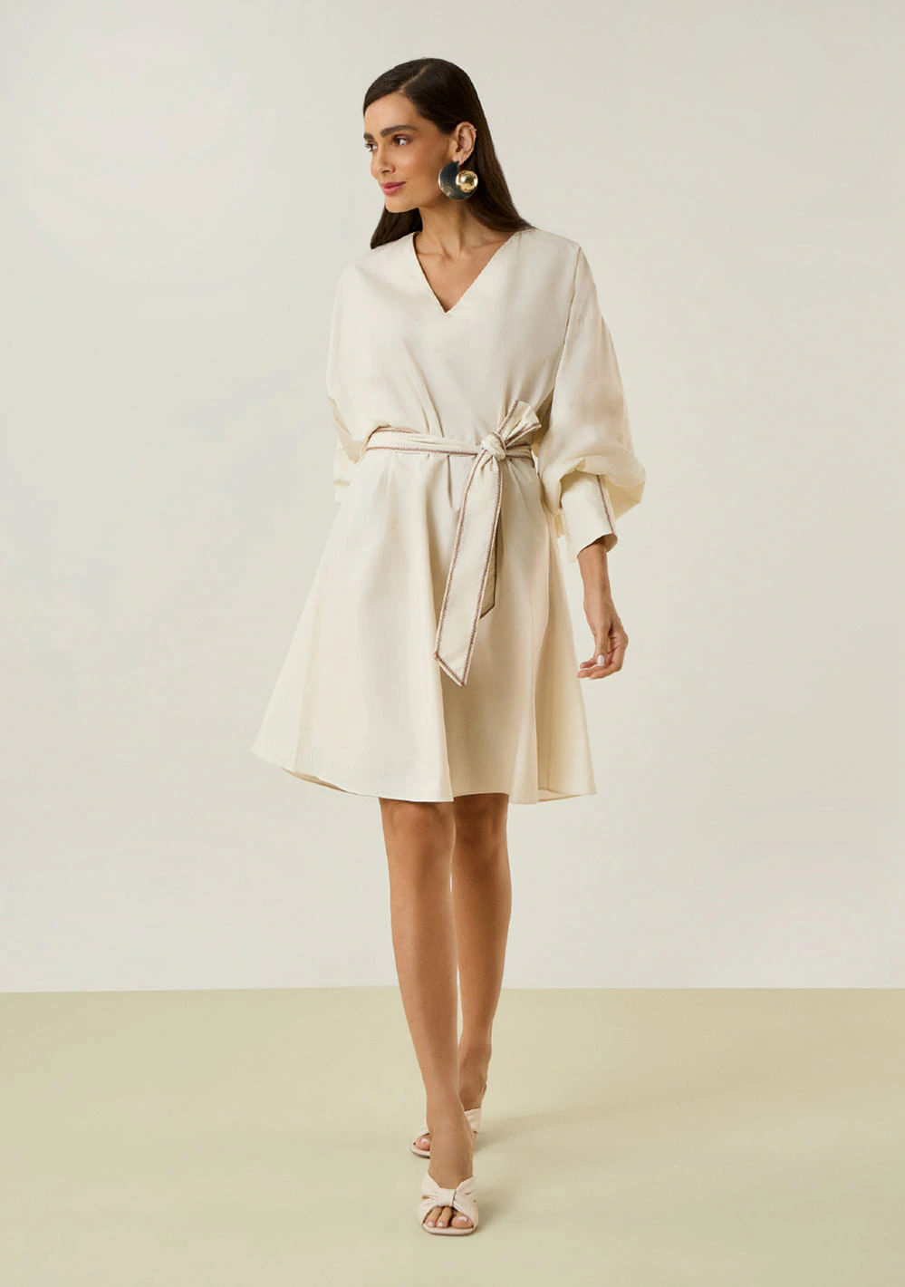 Vestido Maria.Valentina Solto Decote V Manga Longa Curto Off White