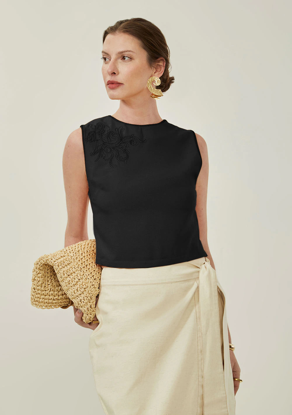 Blusa Maria.Valentina Solta Decote Careca Manga Curta Cropped Preto