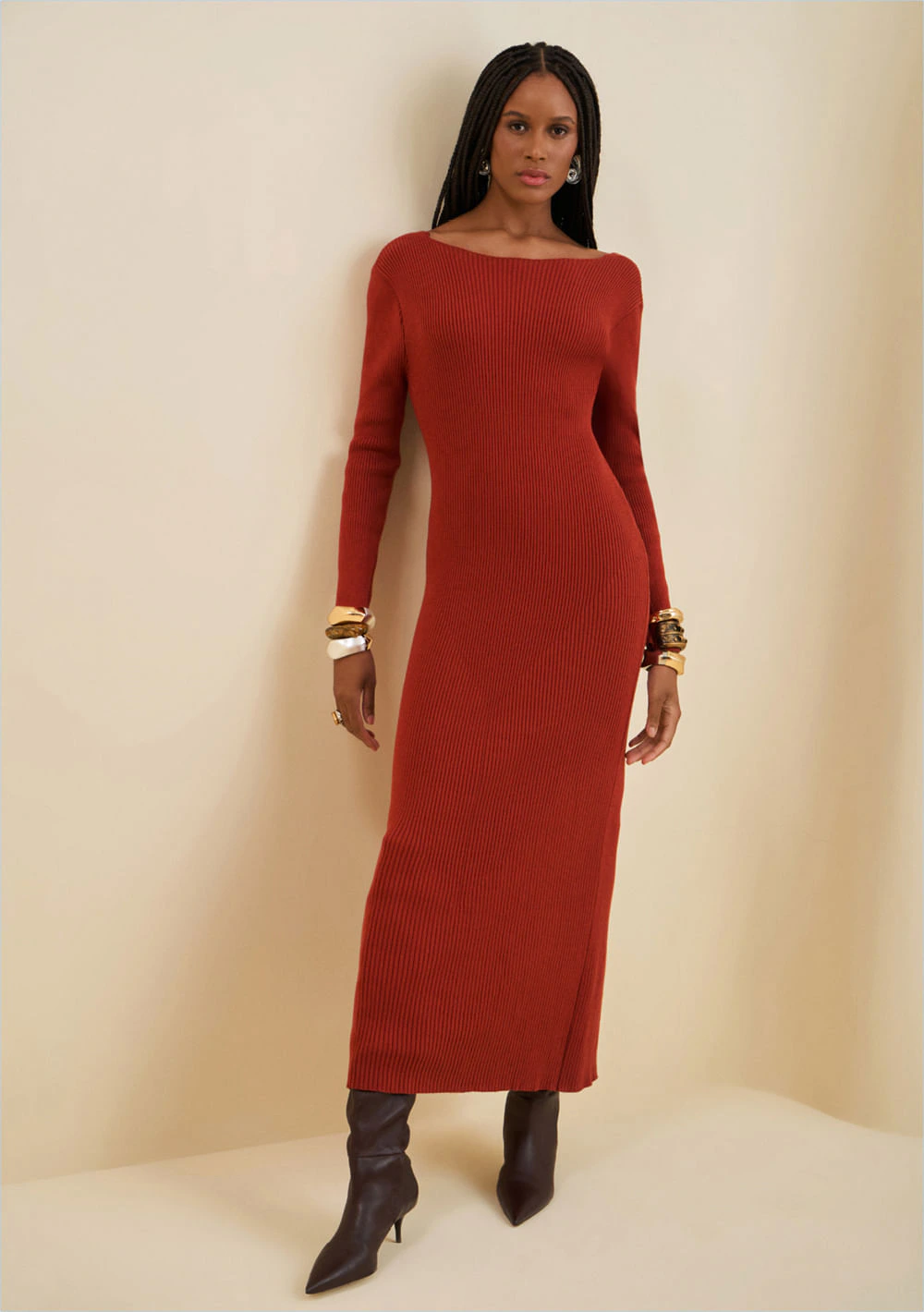 Vestido Morena Rosa Ajustado Decote Costas Manga Longa Longo Marrom