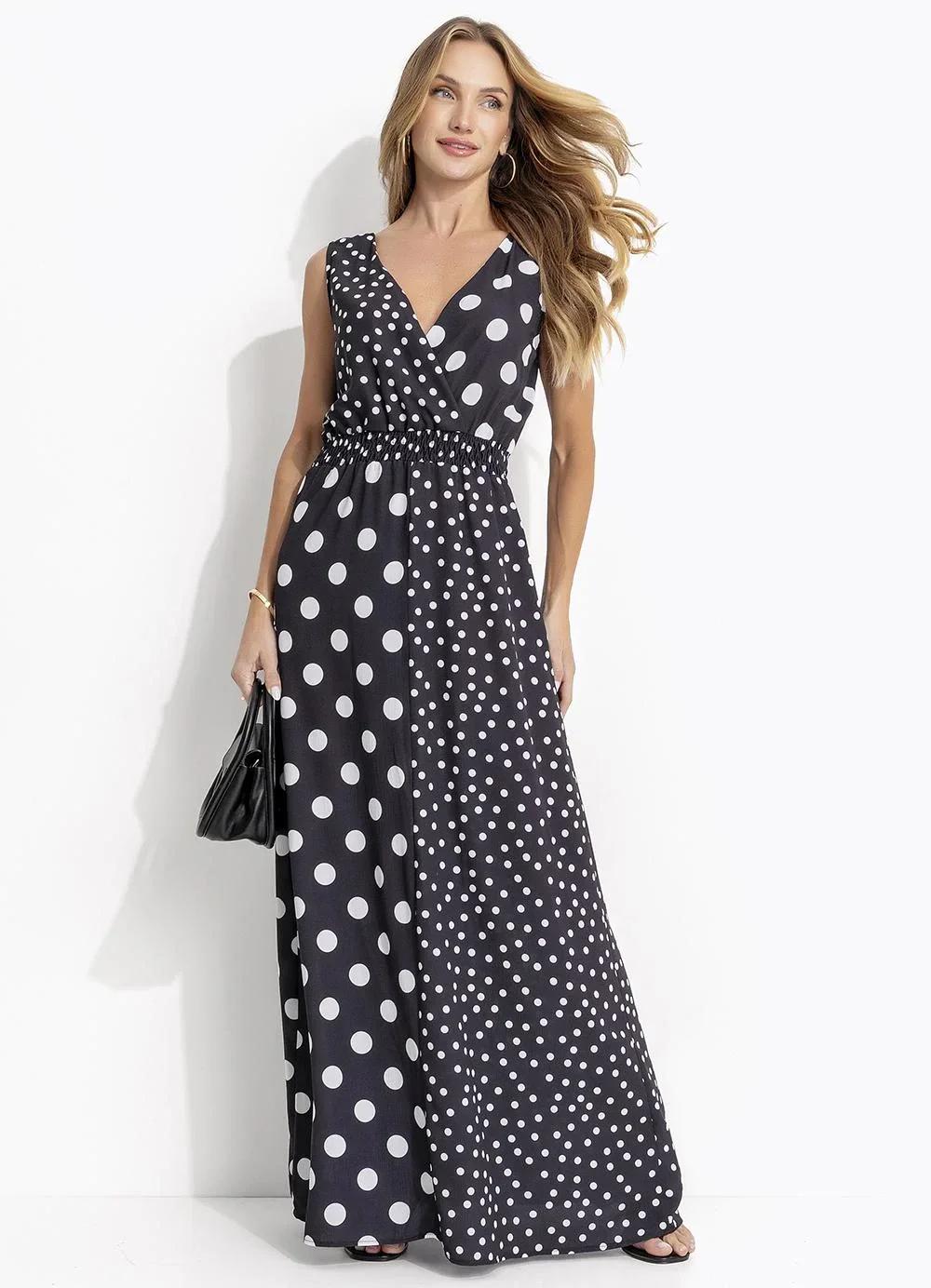 Quintess - Vestido Poá Preto em Viscose Plana