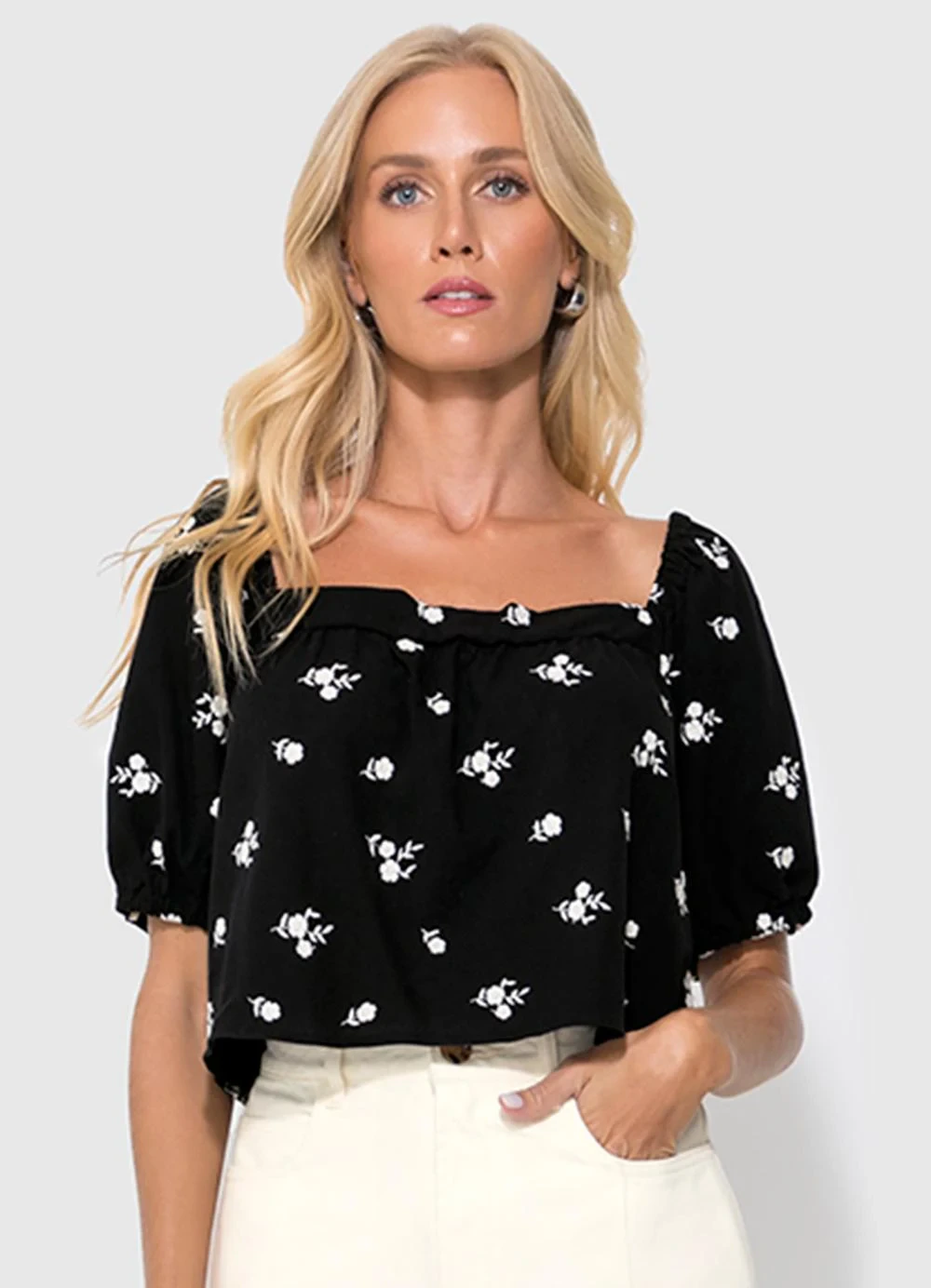 Enfim - Blusa Preto Ampla Floral Bordada