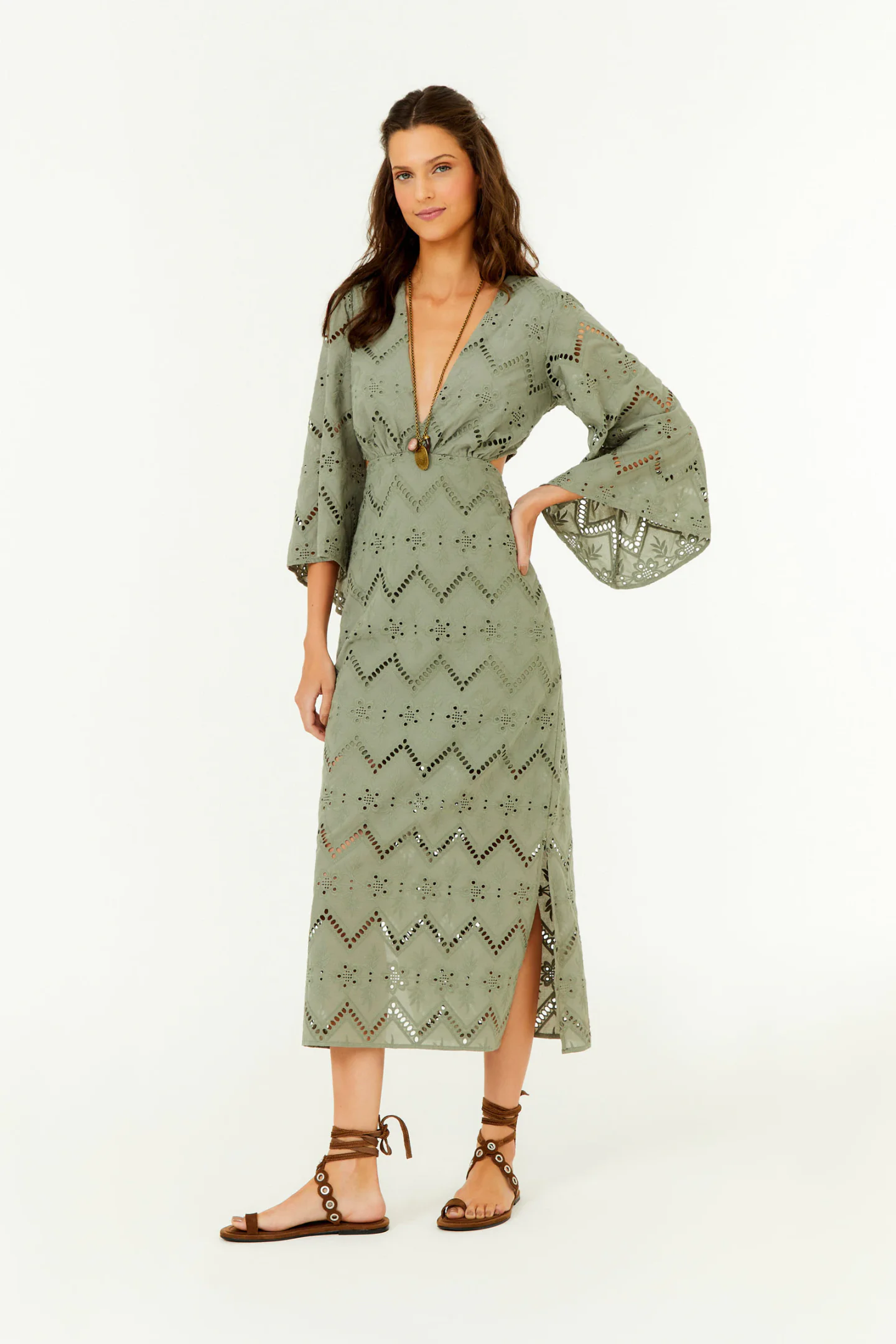 Vestido Decote Bordado Gale