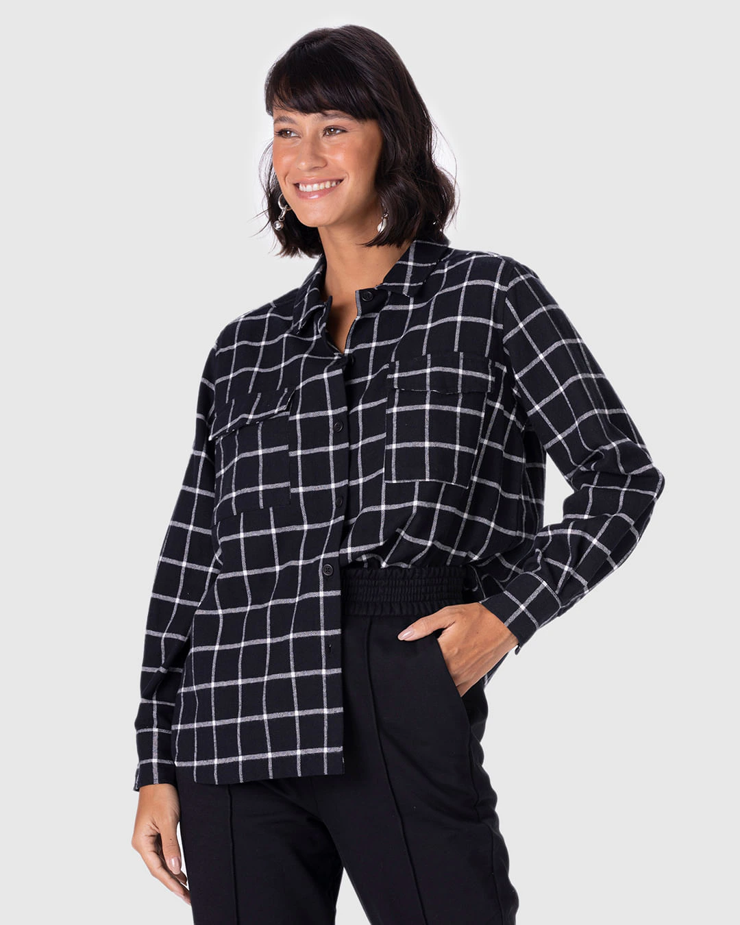 Camisa Feminina Xadrez Bolso Frontal Em Tecido Flanelado