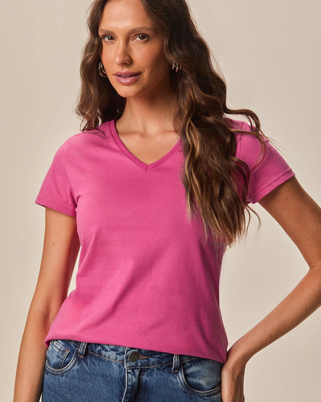 Camiseta Básica Feminina Slim Decote V Em Algodão
