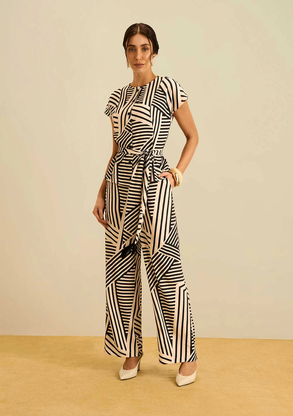 Blusa Maria.Valentina Ajustada Decote Careca Manga Curta Padrão Preto