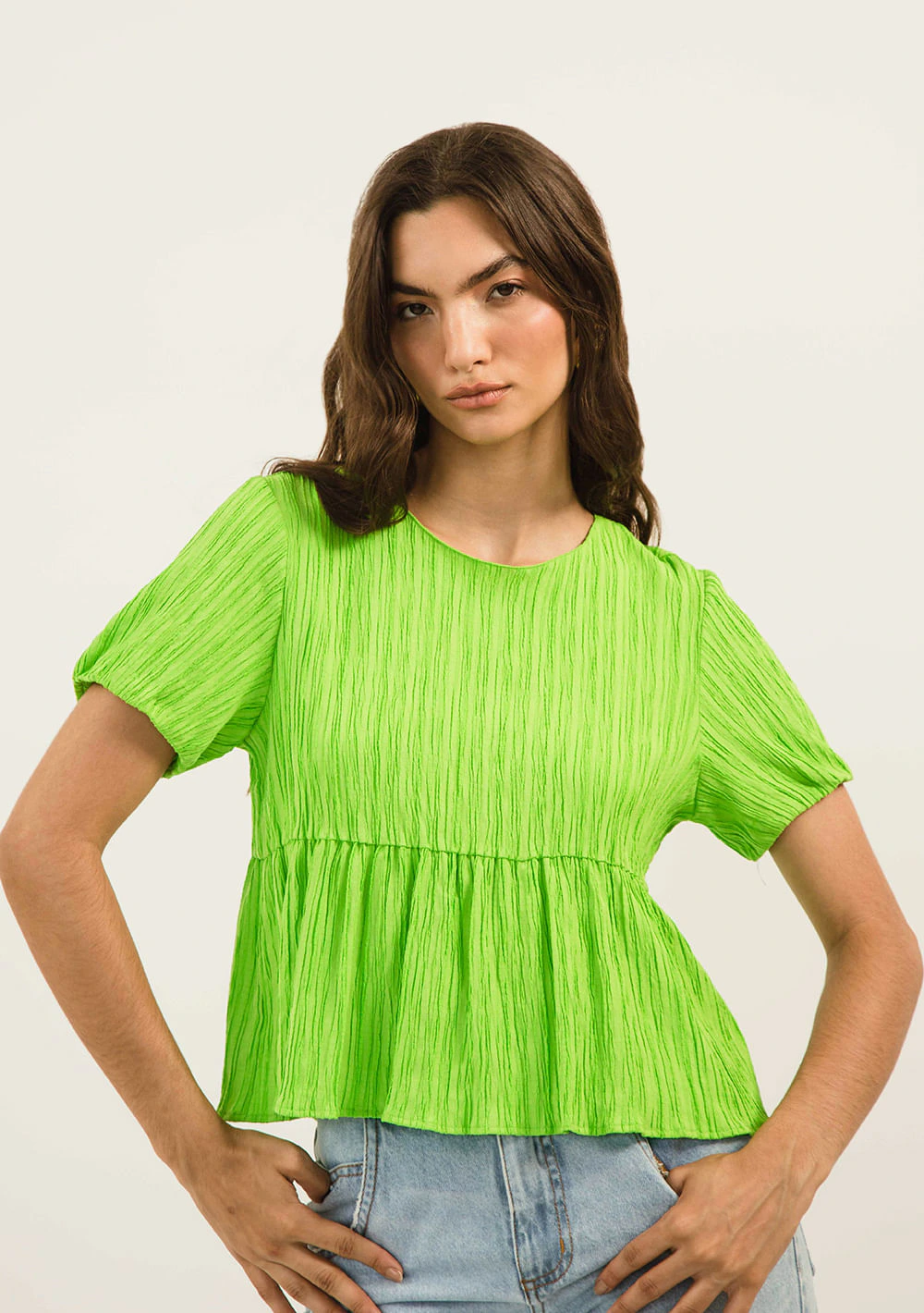 Blusa Zinco Decote Redondo Manga Curta Amarração Costas Verde