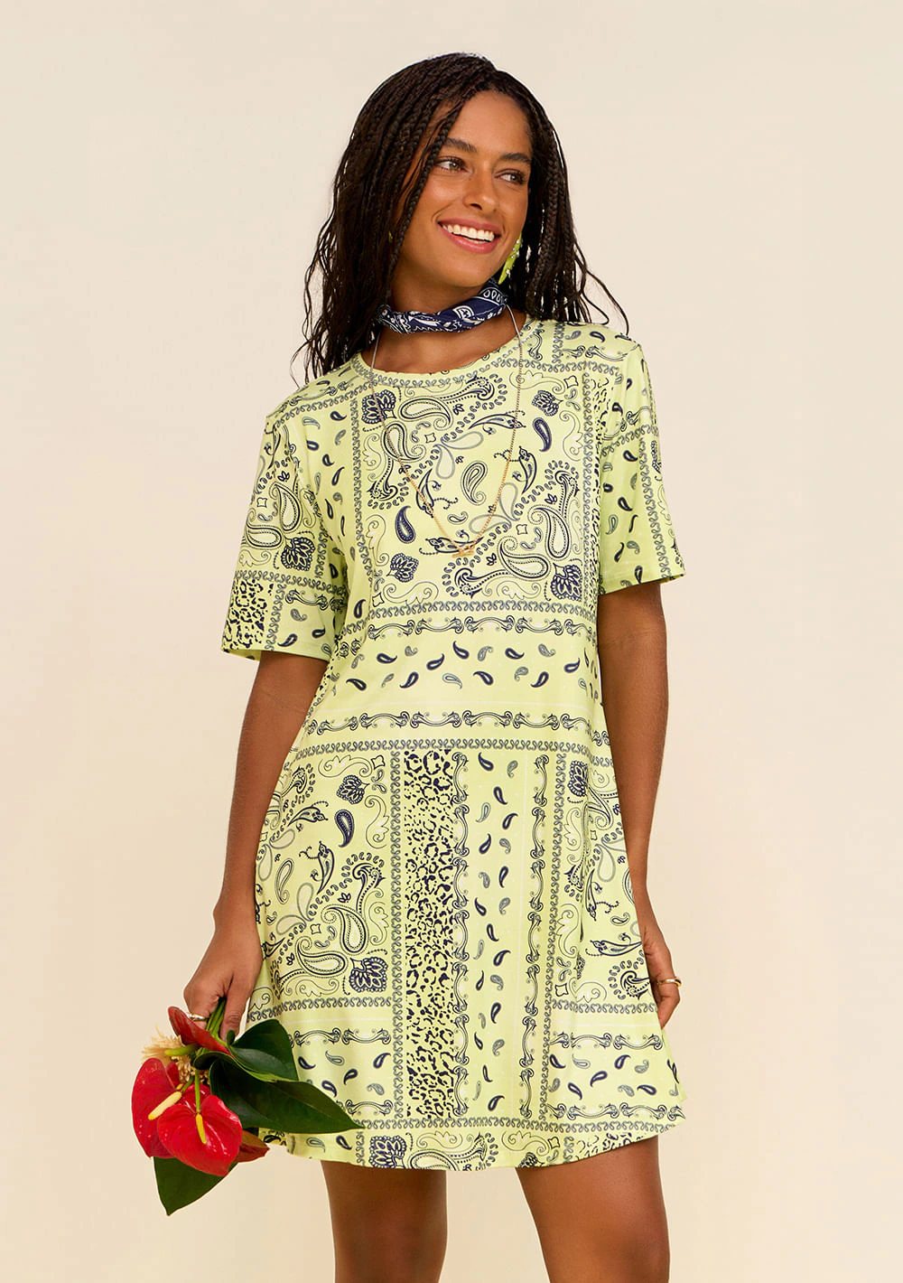 Vestido Zinco Solto Decote Careca Manga Curta Curto Verde