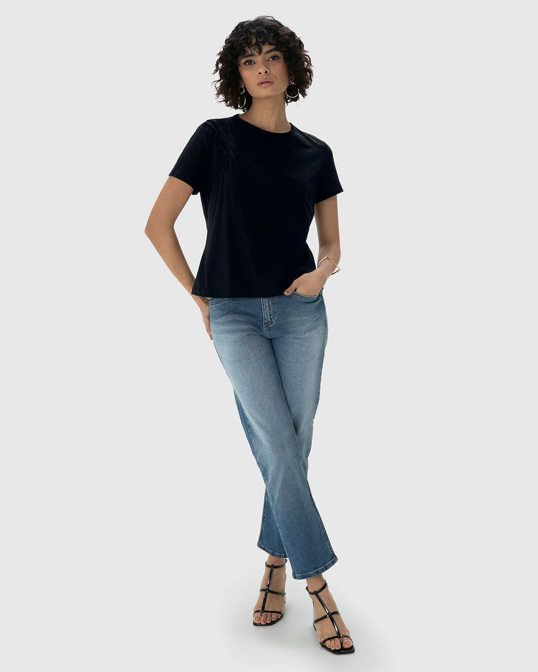 T-Shirt Feminina Slim Detalhe Torção Frontal Em Algodão - ENFIM