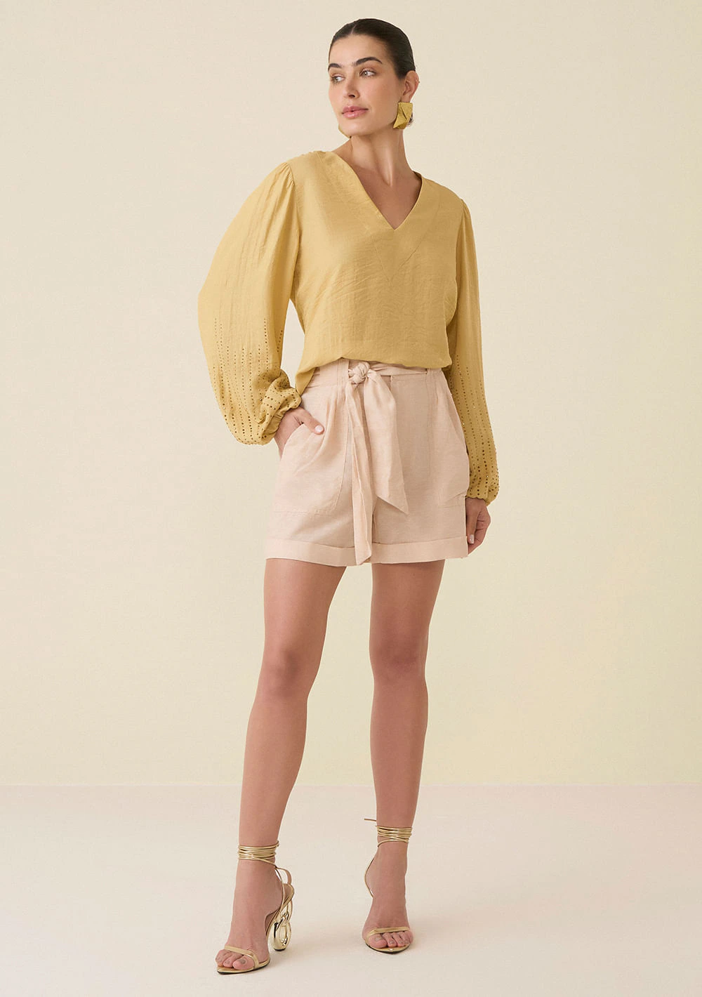 Shorts Maria.Valentina Evasê Com Faixa Bege